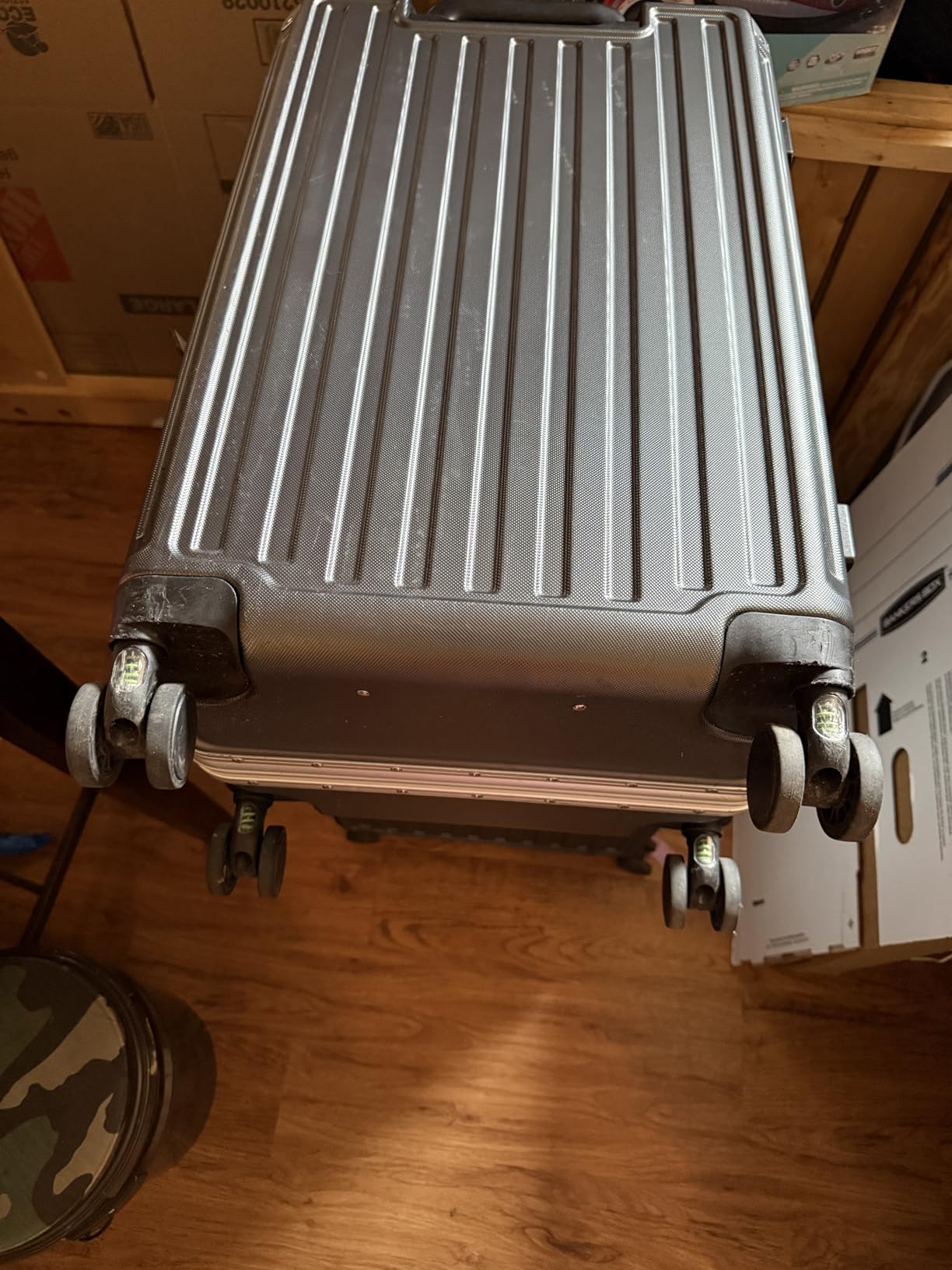 Carry On Luggage with Spinner Wheels, 8010S Aluminum Frame Zipperless Polycarbonate Hard Shell Suitcase (ZX-Core, Charcoal Metallic, 20 Inch) customer photo 2