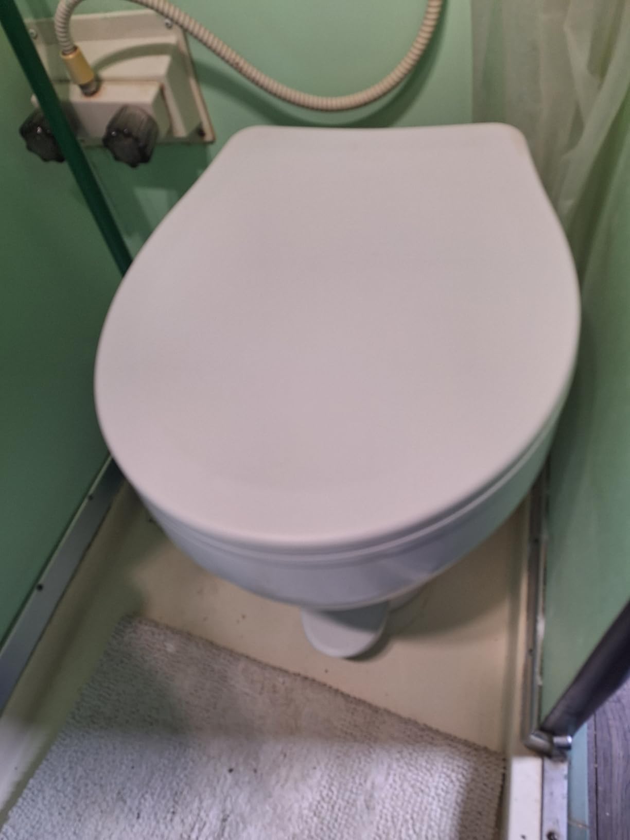 Thetford Aqua-Magic VI High Profile, White customer photo 1