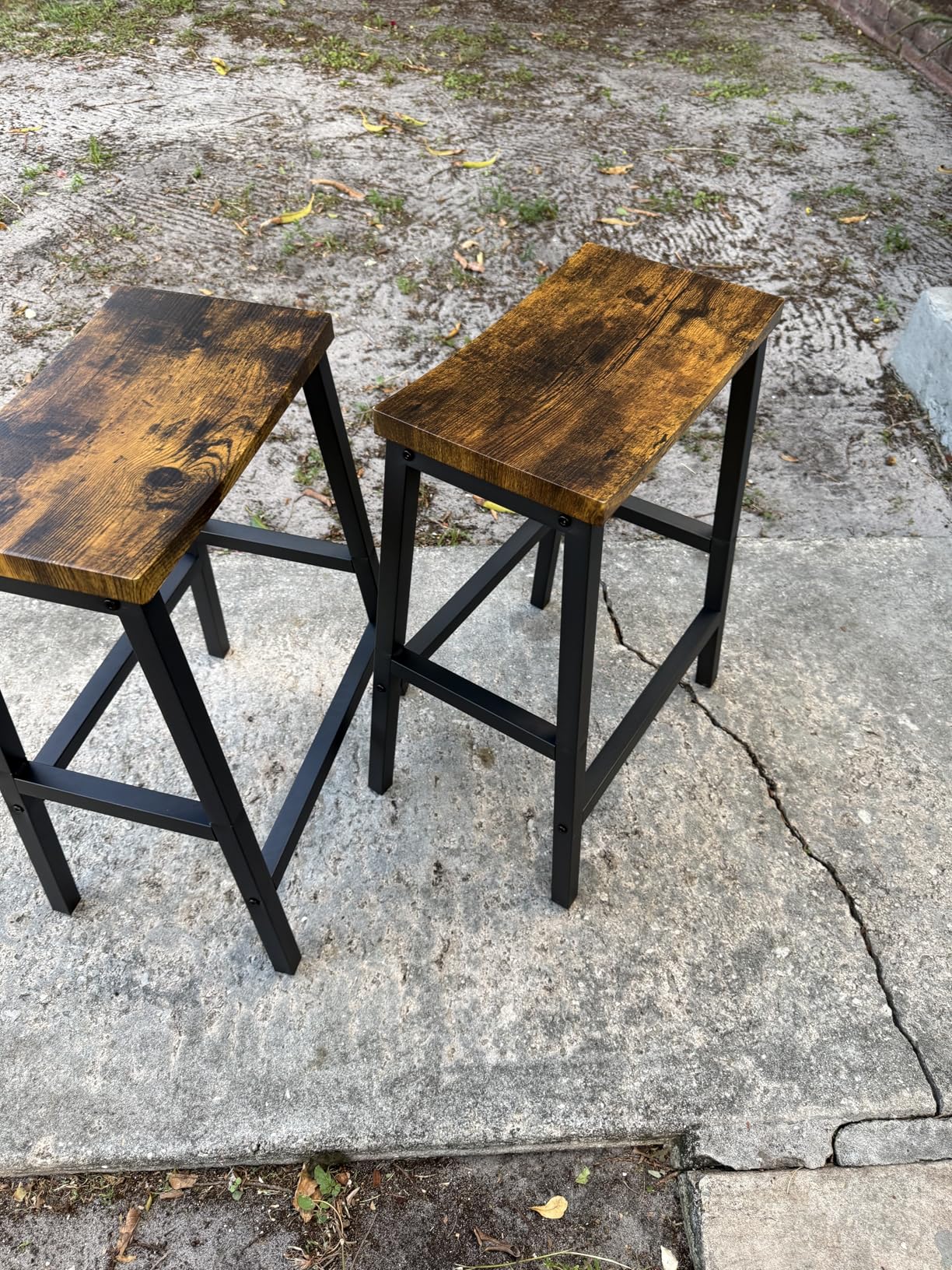 HOOBRO Bar Stools, Set of 2 Bar Chairs, 23.6 Inch Saddle Stools, Kitchen Counter Seat with Footrests, Industrial Barstools for Dining Room, Kitchen, Counter, Rustic Brown and Black BF02MD01 customer photo 2