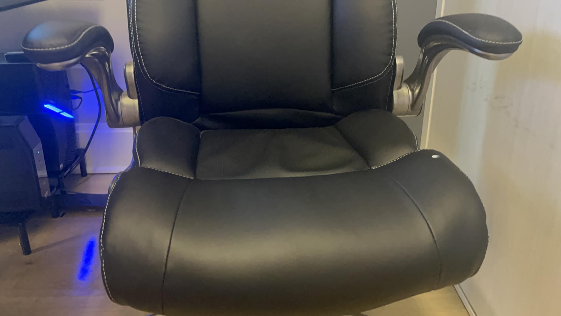 COLAMY High Back Executive Office Chair Padded Leather Ergonomic Computer Desk Chair with Inflatable Lumbar Support & Flip-Up Arms customer photo 1