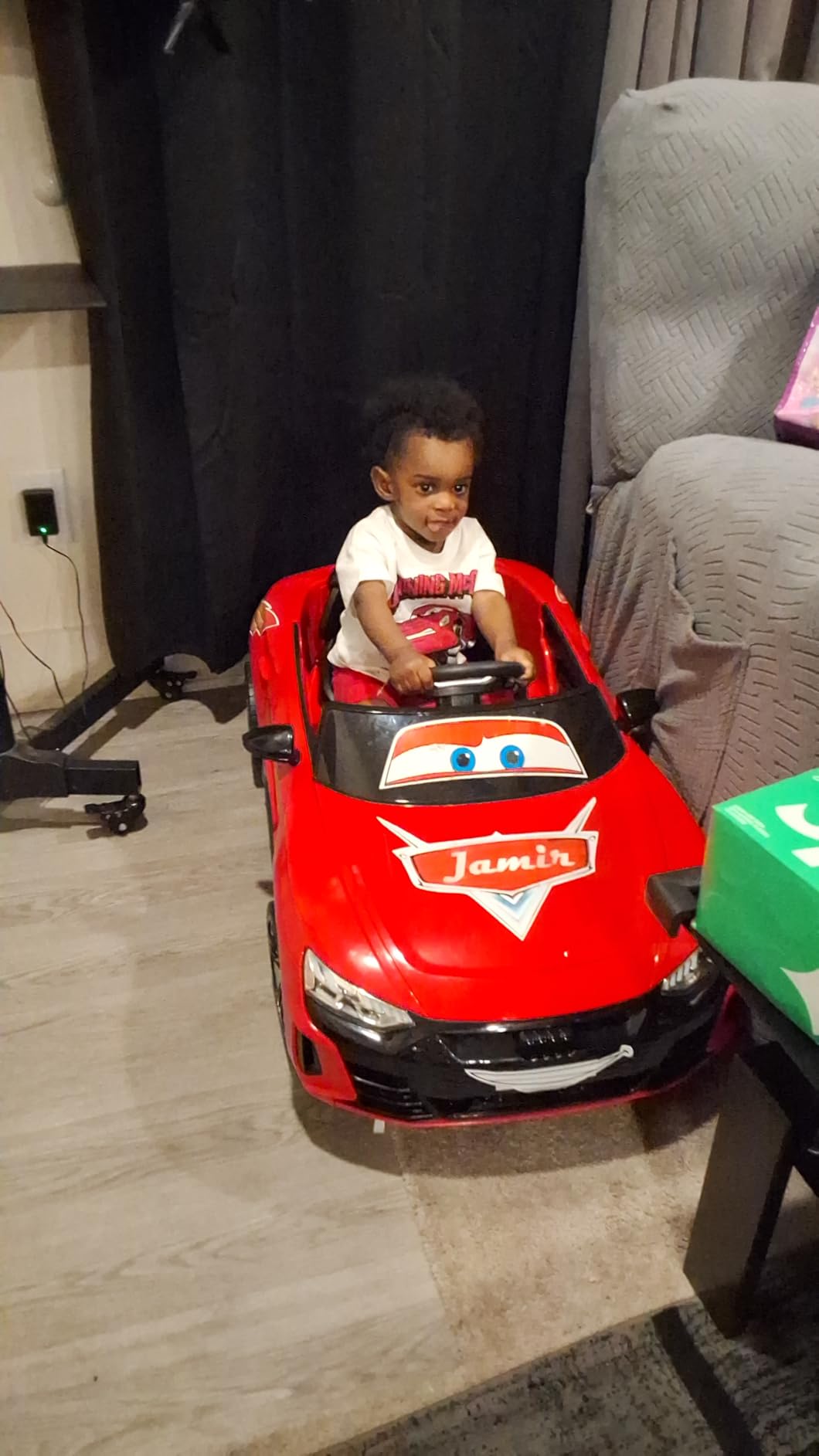 Aosom Licensed Audi RS e-tron GT 12V Ride On Car Truck for Kids, Electric Car Ride On Vehicle w/Parent Remote Control, Music, Lights, for Toddlers, White customer photo 1