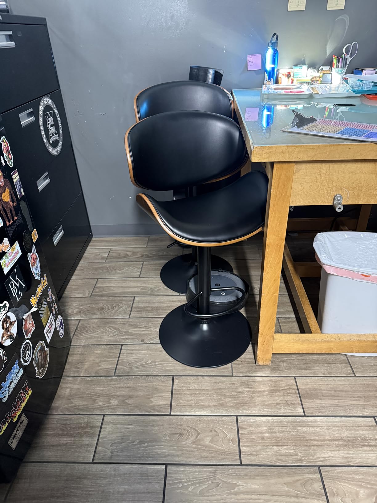 YaFiti Swivel Bar Stools Set of 2 for Kitchen Counter, Adjustable Bentwood Barstools, Modern PU Leather Upholstered Bar Chair with Back and Footrest, for Bar, Kitchen, Dining Room, Black customer photo 1