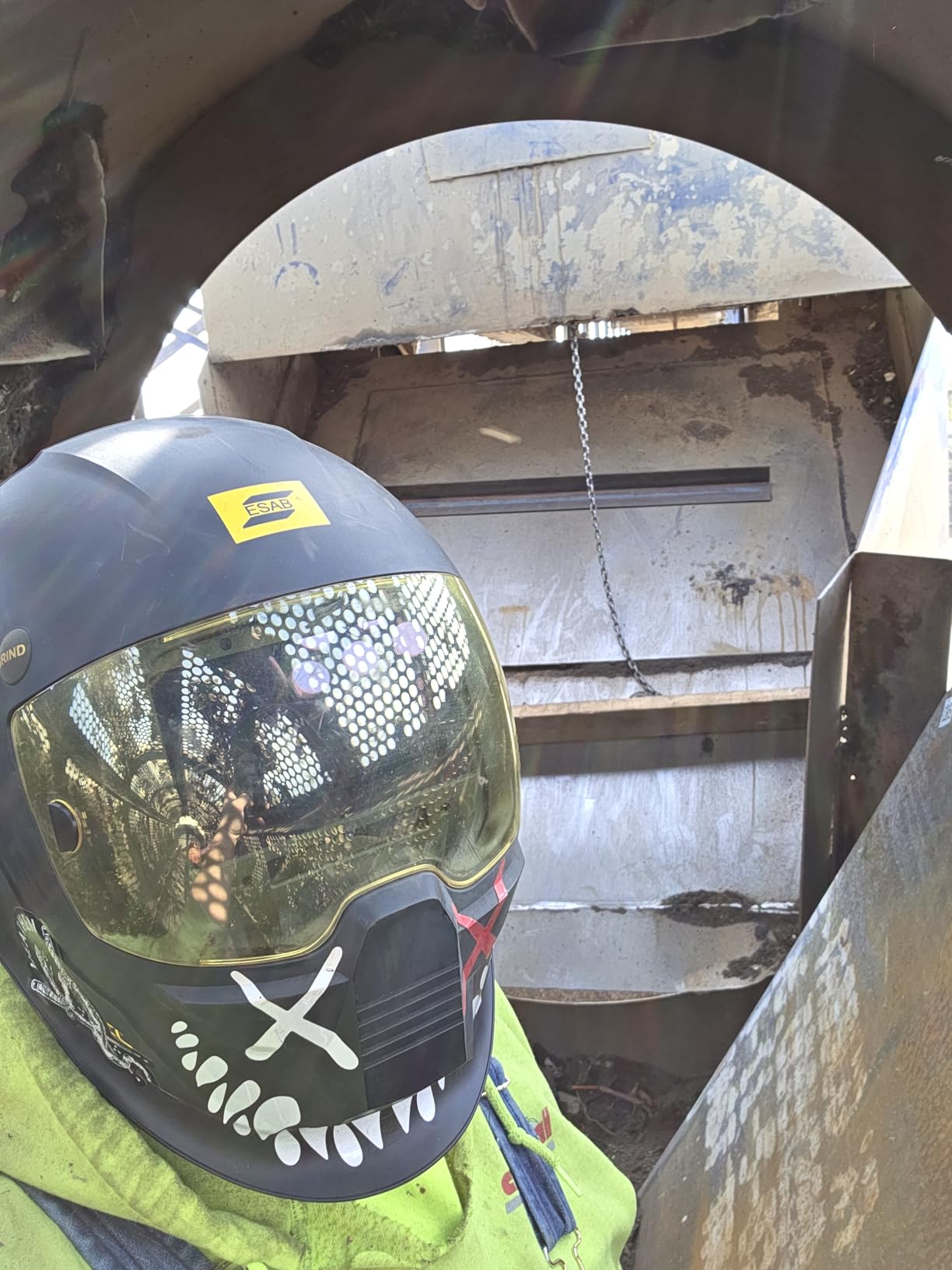ESAB Sentinel A60 Welding Helmet, Black Low-Profile Design, High Impact Resistance Nylon, Large Viewing Area 4.65 in x 2.80 in customer photo 2
