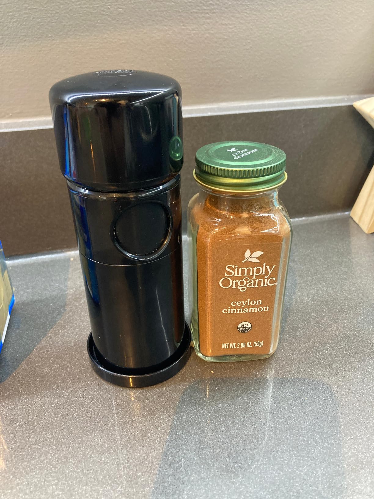 Unicorn Magnum Pepper Mill 6