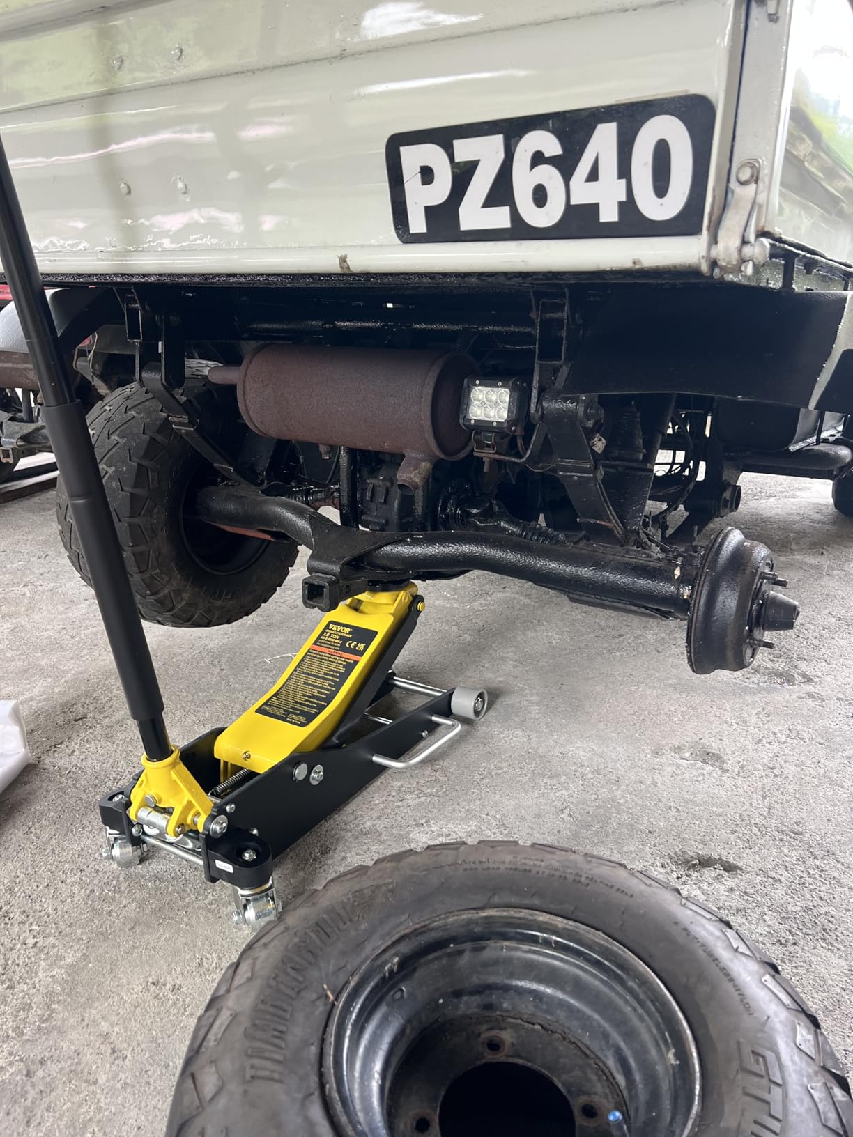 VEVOR 3 Ton Low Profile, Aluminum and Steel Racing Floor Jack with Dual Pistons Quick Lift Pump for Sport Utility Vehicle, Lifting Range 3-6/11