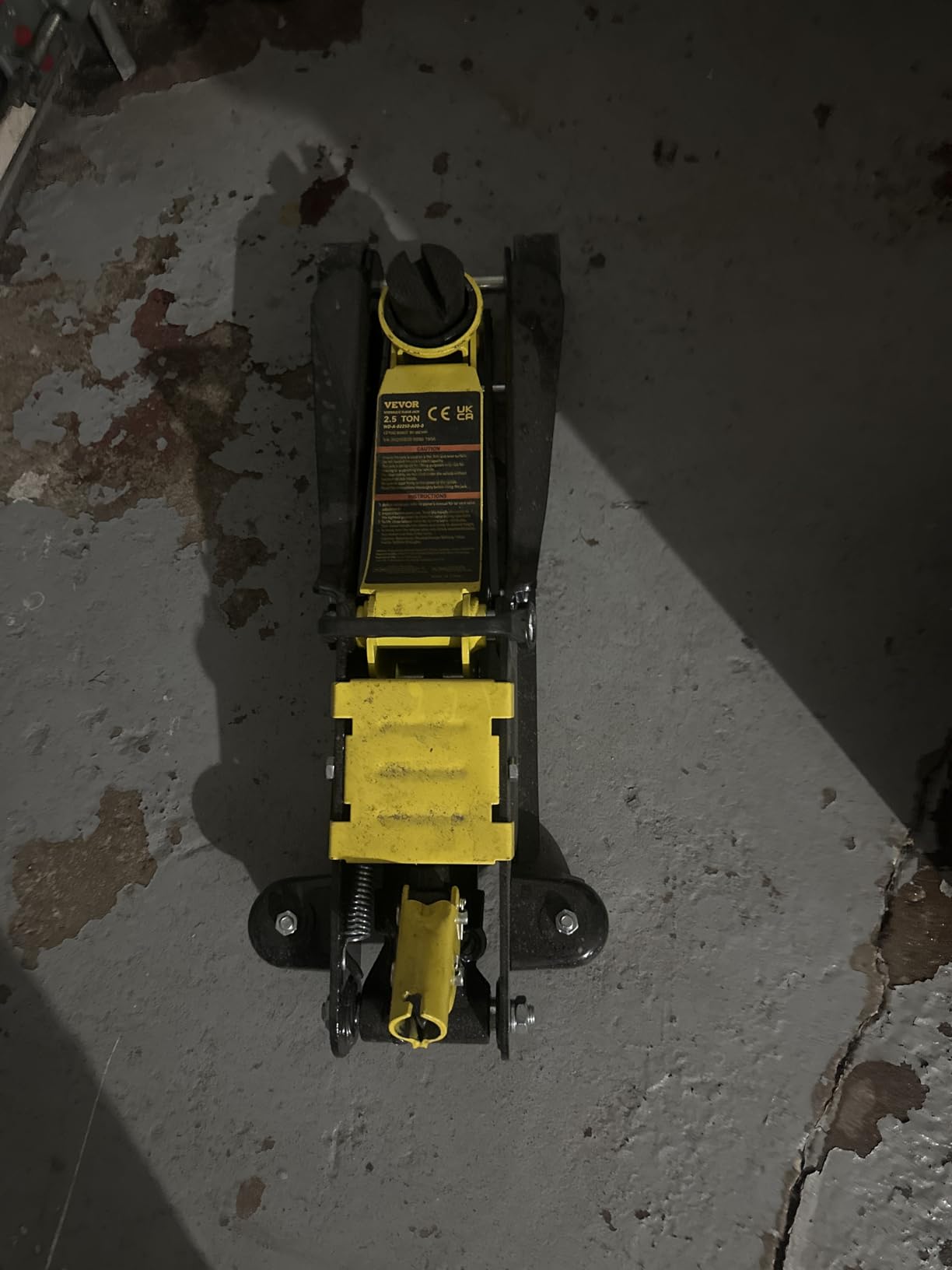 VEVOR 2.5 Ton Low Profile, Heavy-Duty Steel Racing Floor Jack with Single Piston Lift Pump, Lifting Range 3.35-14.96 customer photo 1