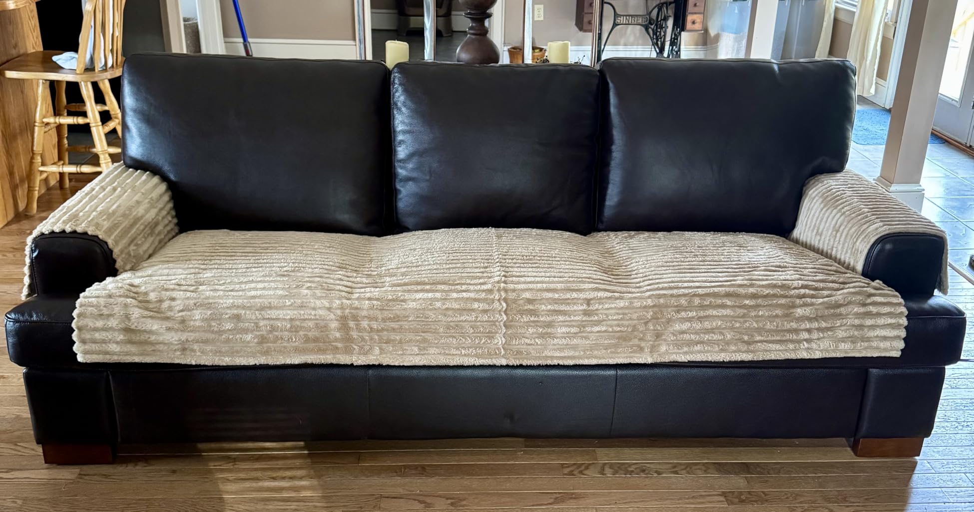 Naomi Home Marisa - Genuine Cowhide Leather Sofa - Mid-Century Modern Apartment 3-Seater Couch - Plush Foam Comfort & Sturdy Wood Frame customer photo 1