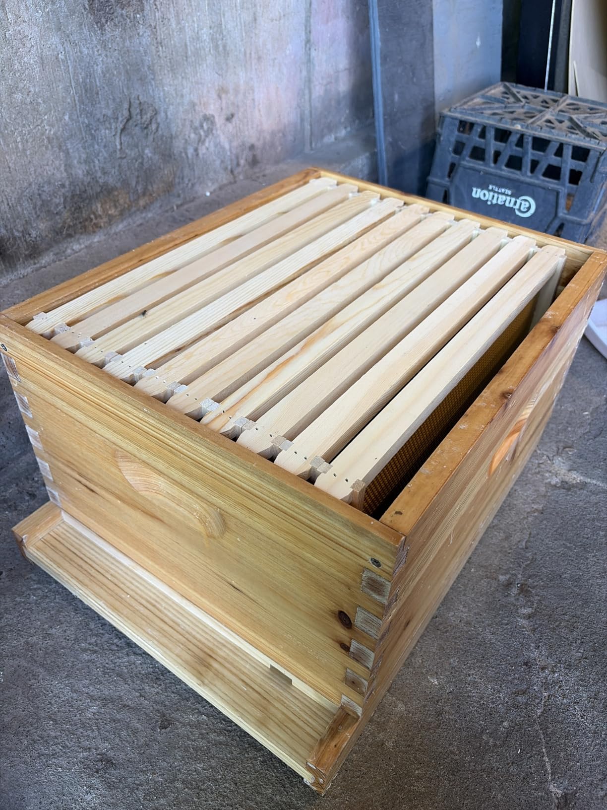 VINGLI 10-Frame Bee Hive, Wax Coated Beehive Starter Kit with Frames & Beeswax Coated Foundation Sheets (3 Layer) customer photo 2