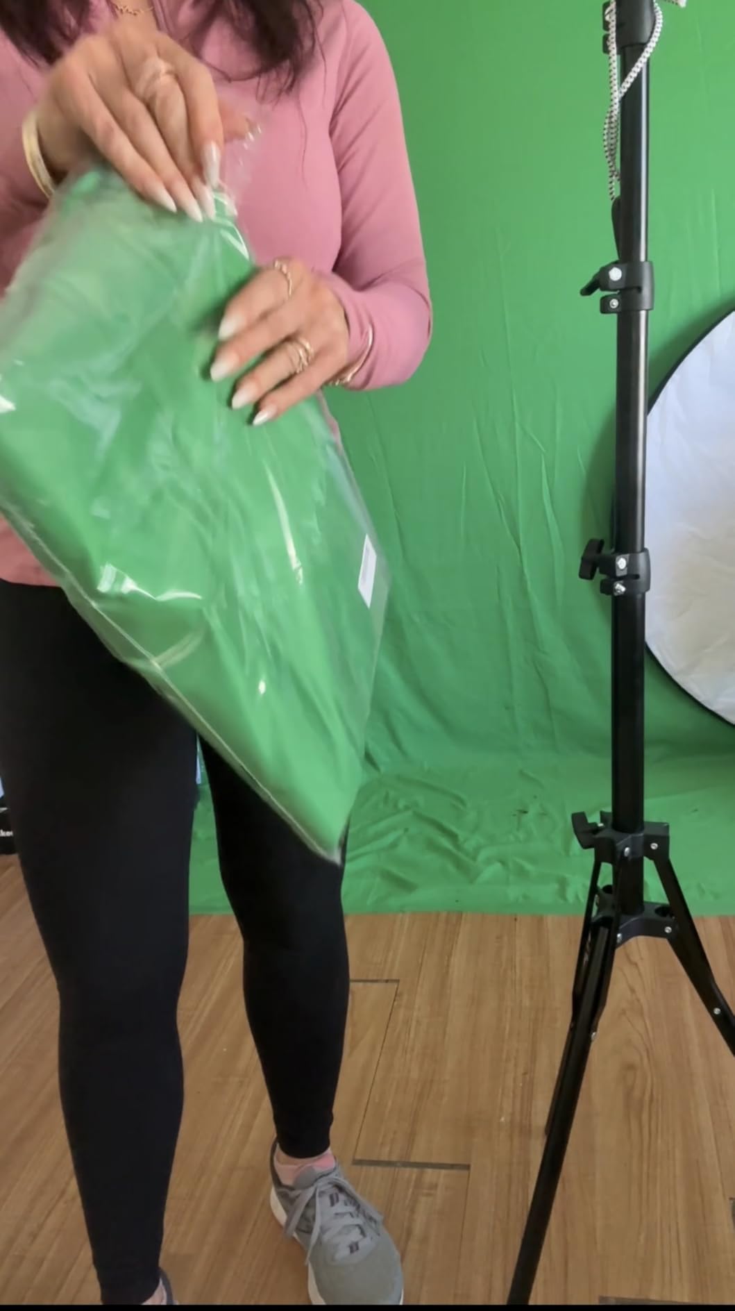 Green Screen Backdrop 10x10 ft, Chroma Key Greenscreen Background for Streaming Zoom, Photo Backdrop Curtain for Photography, Thick Polyester Fabric Cloth Sheet for Photoshoot Video (Backdrop Only) customer photo 2