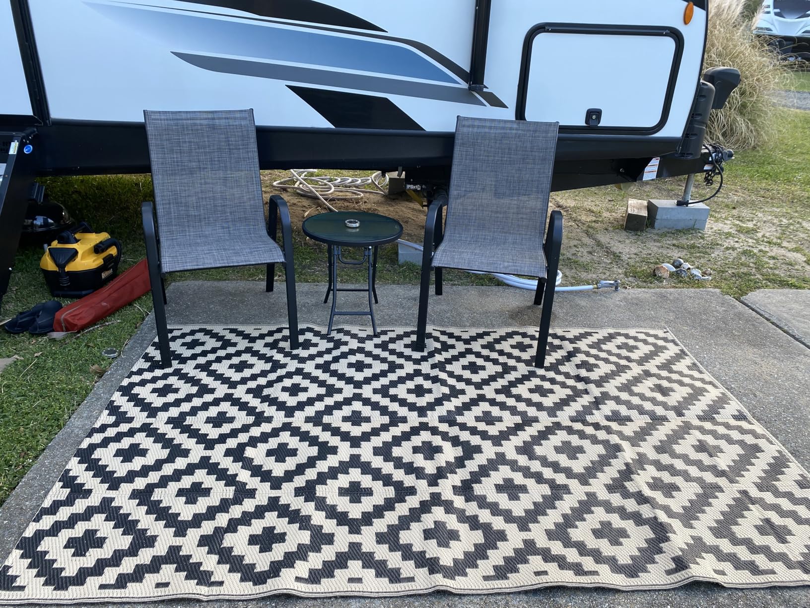 SAND MINE Reversible Mats, Plastic Straw Rug, Modern Area Rug, Large Floor Mat and Rug for Outdoors, RV, Patio, Backyard, Deck, Picnic, Beach, Trailer, Camping, Black & Beige, 6'x9' customer photo 1