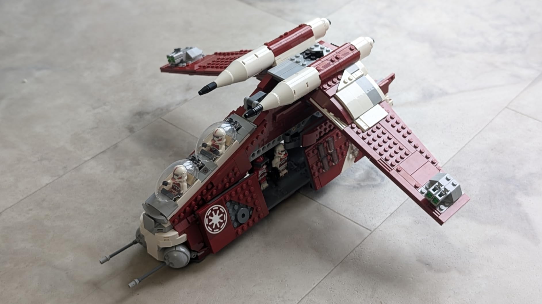 LEGO Star Wars: The Clone Wars Coruscant Guard Gunship (75354) - Buildable Toy for Ages 9+ customer photo 1