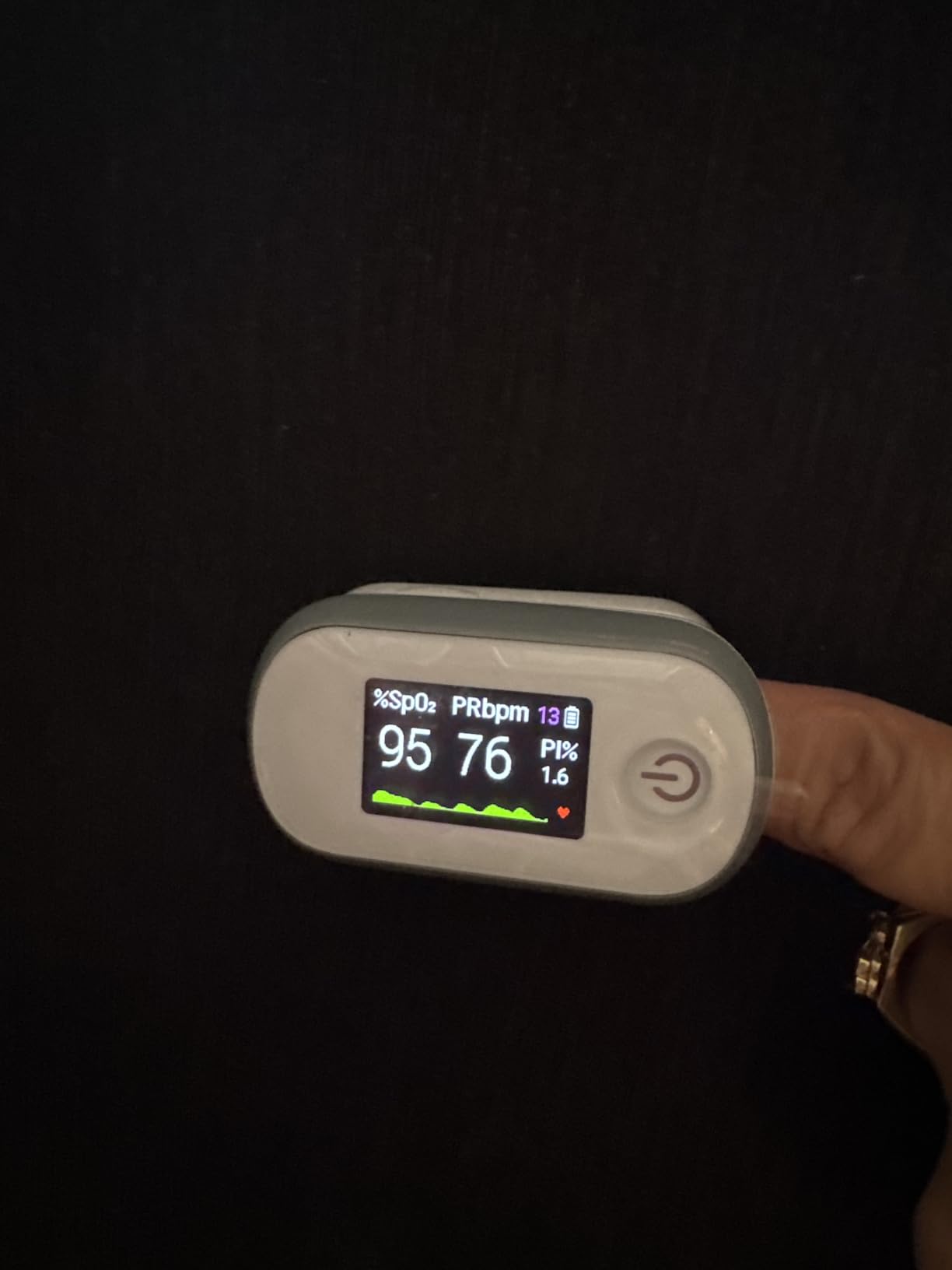 Alecaremed Pulse Oximeter, 4 Color OLED Display Oxygen Monitor Fingertip with 20 x Memory, Blood Oxygen Saturation Monitor (SpO2), Alarm & Brightness Adjustable, Batteries & Lanyard (White) customer photo 1