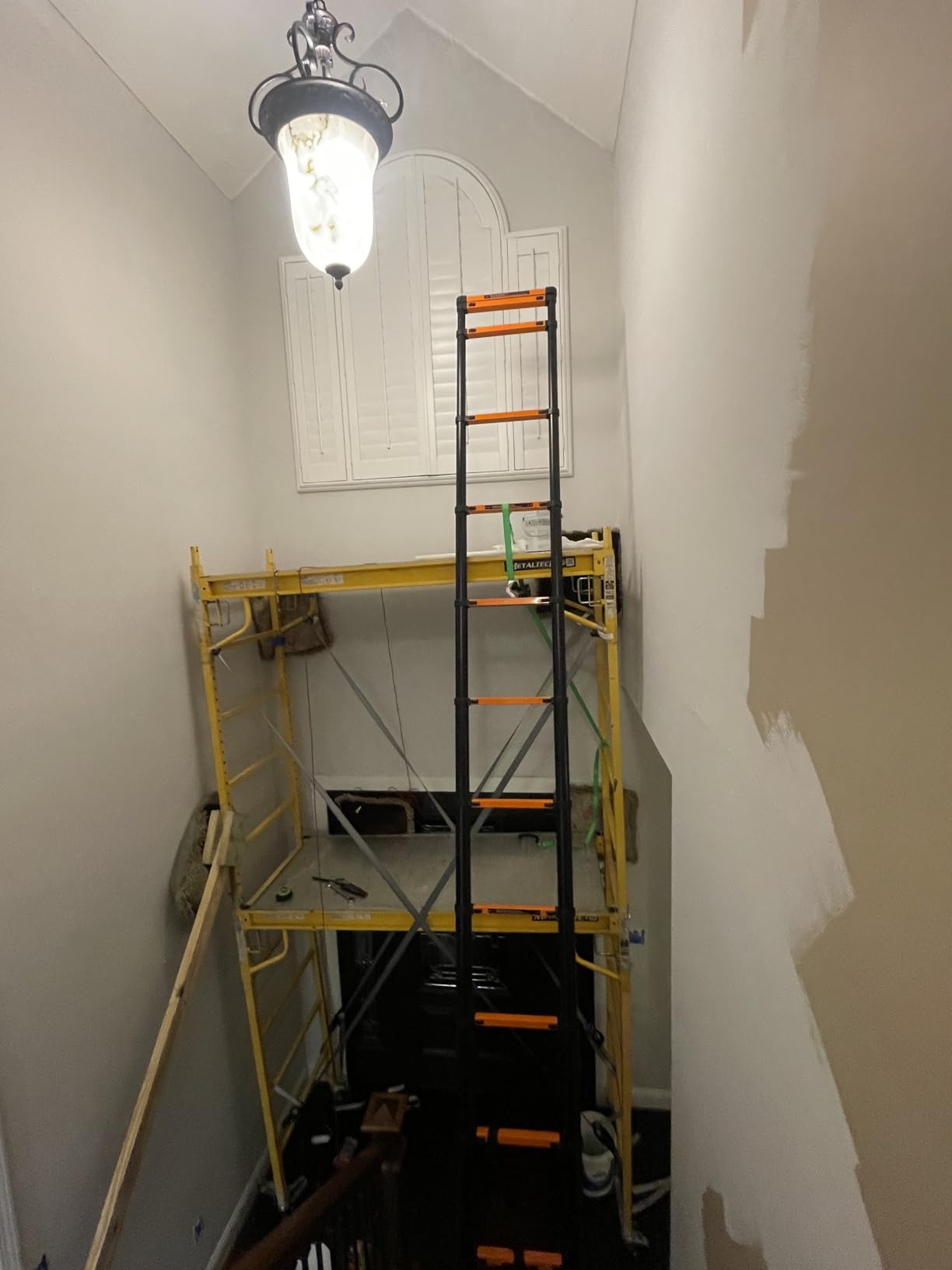 SINMEIRUN Telescoping Ladder, 16.5 FT, Aluminum Extension Ladder, 330 lbs Capacity, Collapsible Multi-Purpose Ladder for Home, Roof and RV; Orange customer photo 1