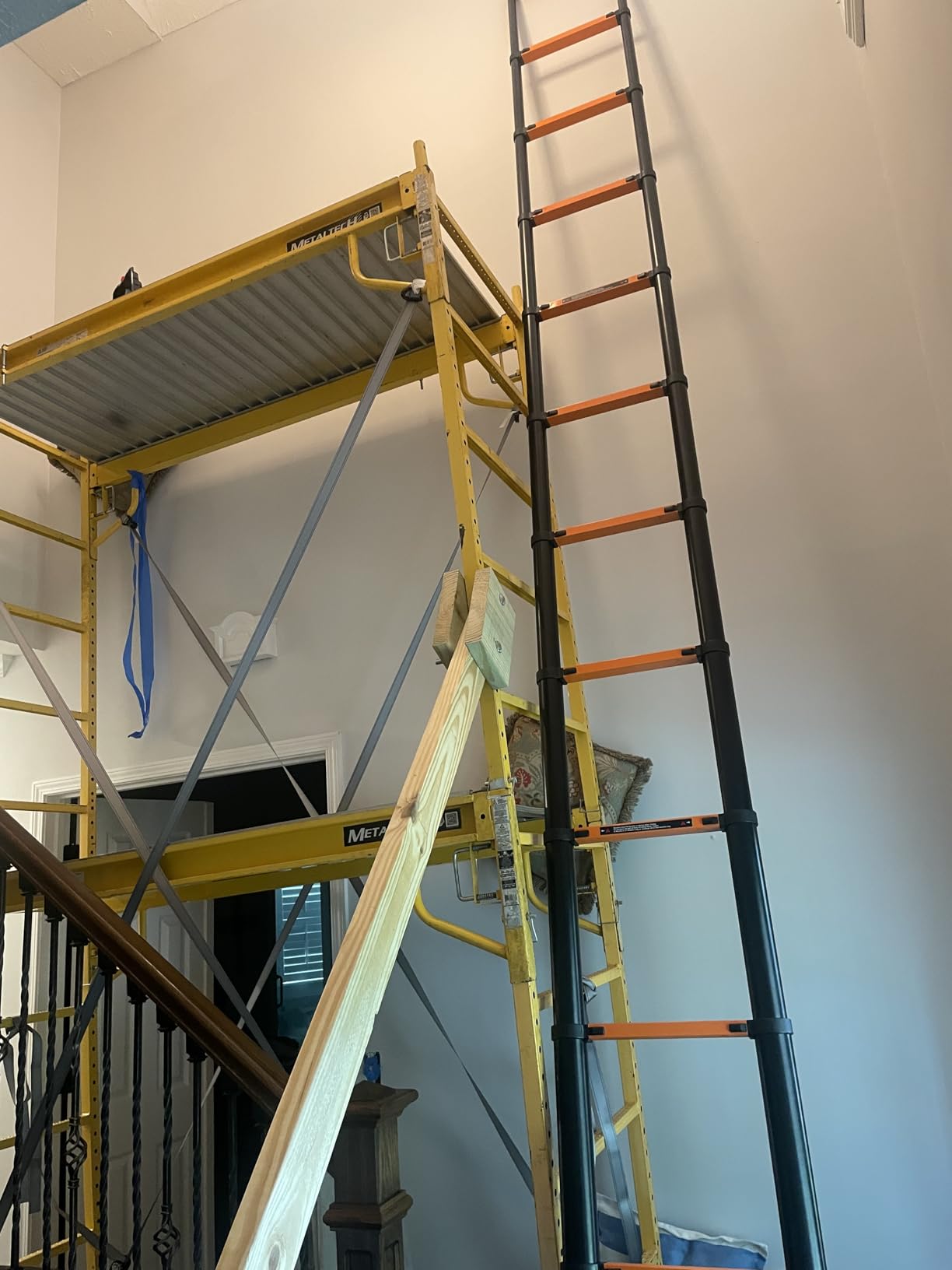 SINMEIRUN Telescoping Ladder, 16.5 FT, Aluminum Extension Ladder, 330 lbs Capacity, Collapsible Multi-Purpose Ladder for Home, Roof and RV; Orange customer photo 2