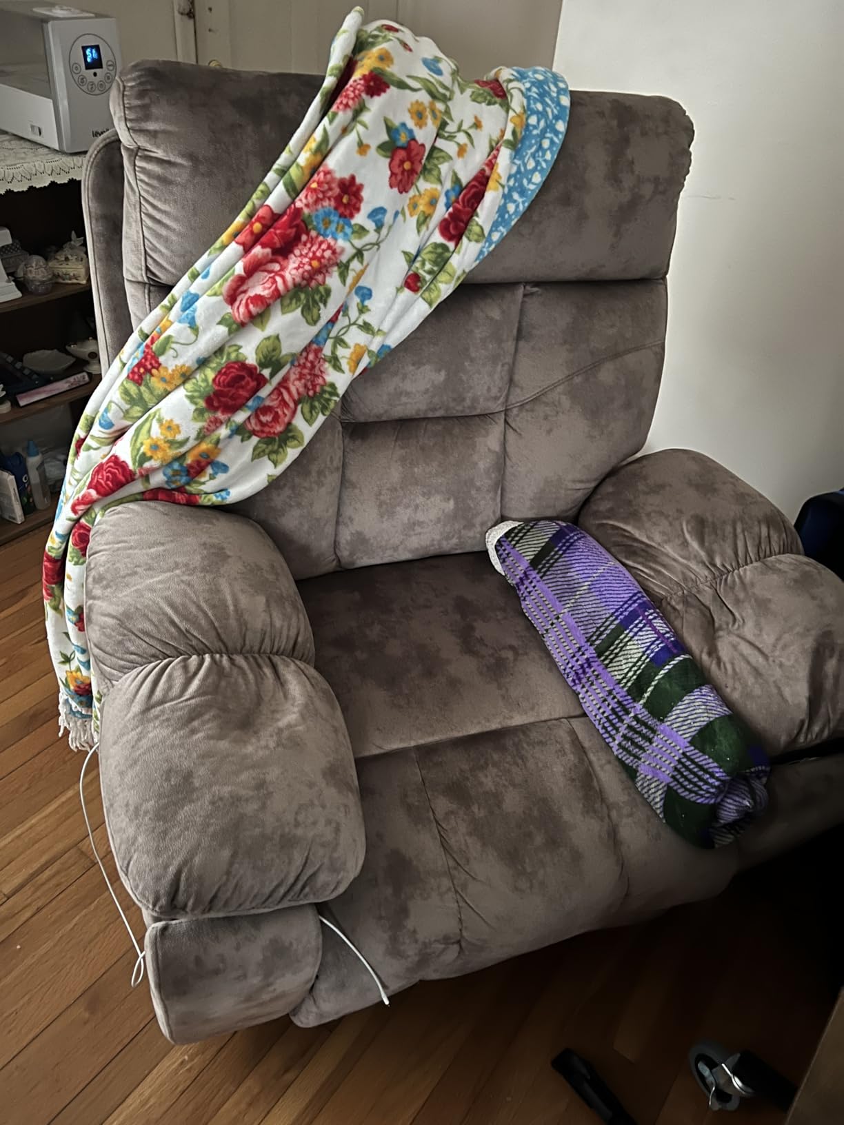 CANMOV Large Power Lift Recliner Chair with Massage and Heat for Elderly Big and Tall People, Overstuffed Wide Recliners with Cup Holders (Camel) customer photo 1