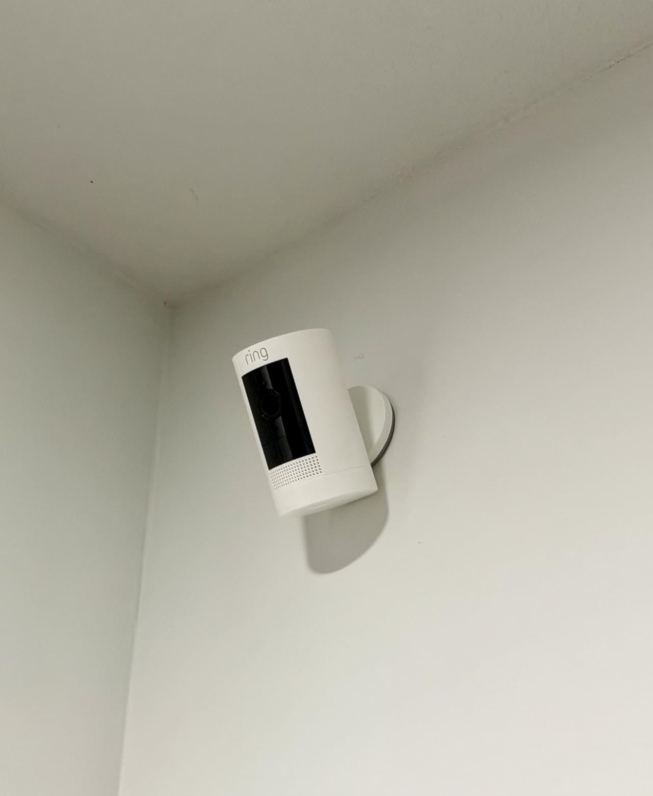 Ring Outdoor Cam (Stick Up Cam), Weather-resistant home or business security camera, outdoor ready, Live View, Color Night Vision, Two-Way Talk, motion alerts, Works with Alexa, White customer photo 2