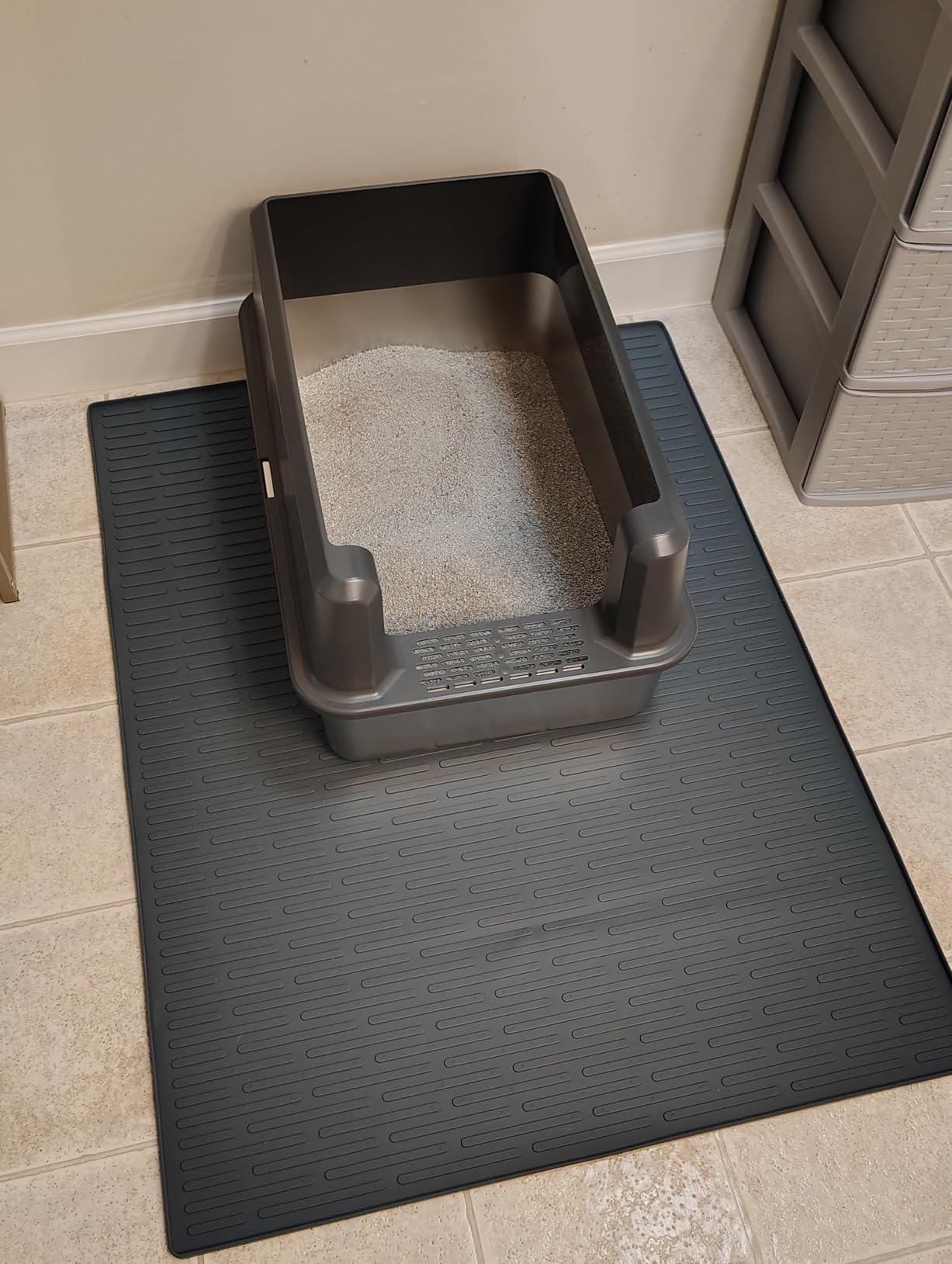 WoofiGo Enclosed Stainless Steel Cat Litter Box with Lid, XL Extra Large Litter Box for Big Cats, Metal Litter Pan High Sided, Never Absorbs Odors, Anti-Urine Leakage, Include Scoop customer photo 1