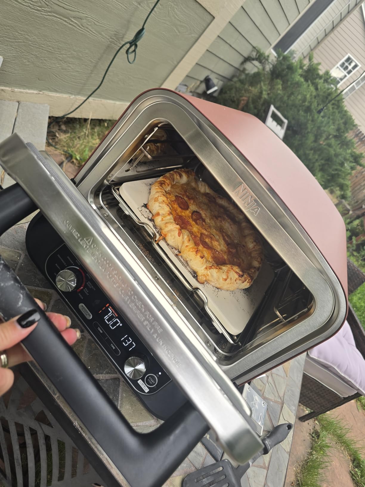 Ninja Woodfire Outdoor Pizza Oven, 8-in-1 Portable Electric Roaster Oven, Heats up to 700°F, 5 Artisan Pizza Settings, Integrated BBQ Smoker Box, Includes Flavored Wood Pellets, Terracotta Red customer photo 2