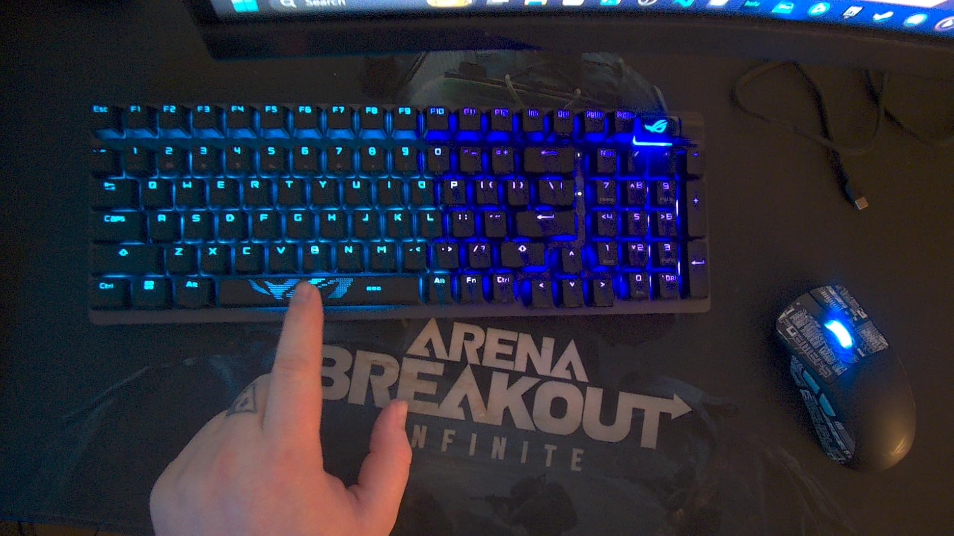 ASUS ROG Strix Scope II 96 Wireless Mechanical Gaming Keyboard - 96% Full-Size, Tri-Mode Connectivity, Hot Swappable Pre-lubed ROG NX Snow Linear Switches, PBT Keycaps, RGB, PC/Mac Support - Black customer photo 1