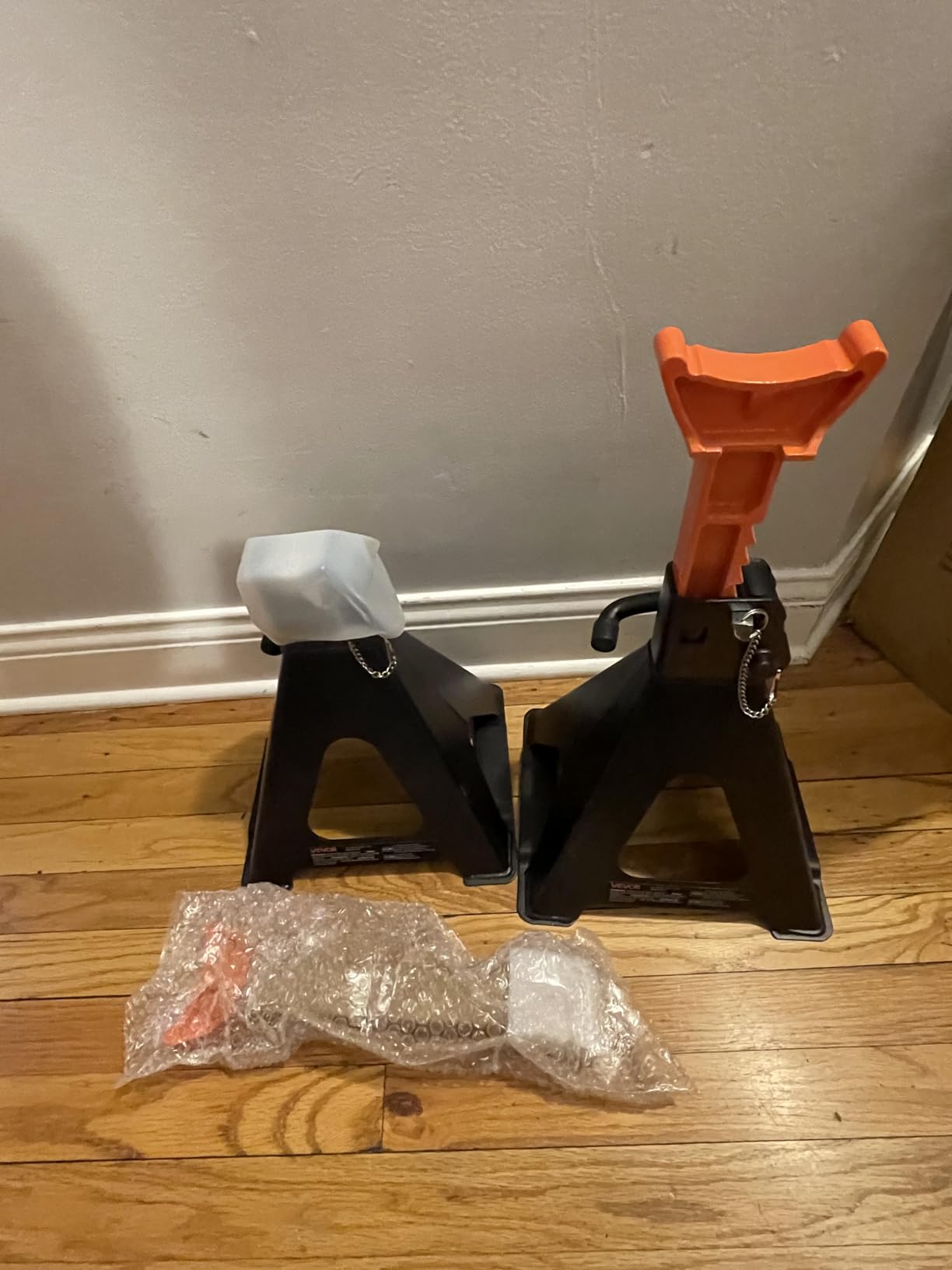 VEVOR Jack Stands, 6 Ton (13,000 lbs) Capacity Car Jack Stands Double Locking, 14.2-23 inch Adjustable Height, for Lifting SUV, Pickup Truck, Car and UTV/ATV, Red, 1 Pair customer photo 1