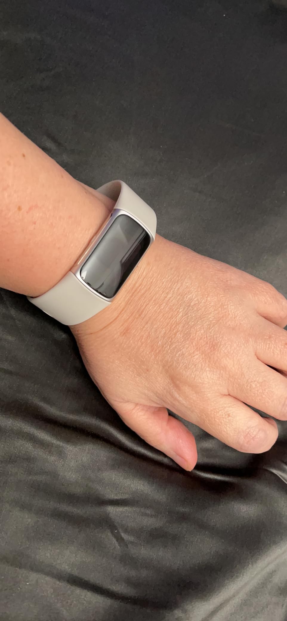 Fitbit Charge 6 Fitness Tracker with Google apps, Heart Rate on Exercise Equipment, 6-Months Premium Membership Included, GPS, Health Tools and More customer photo 1
