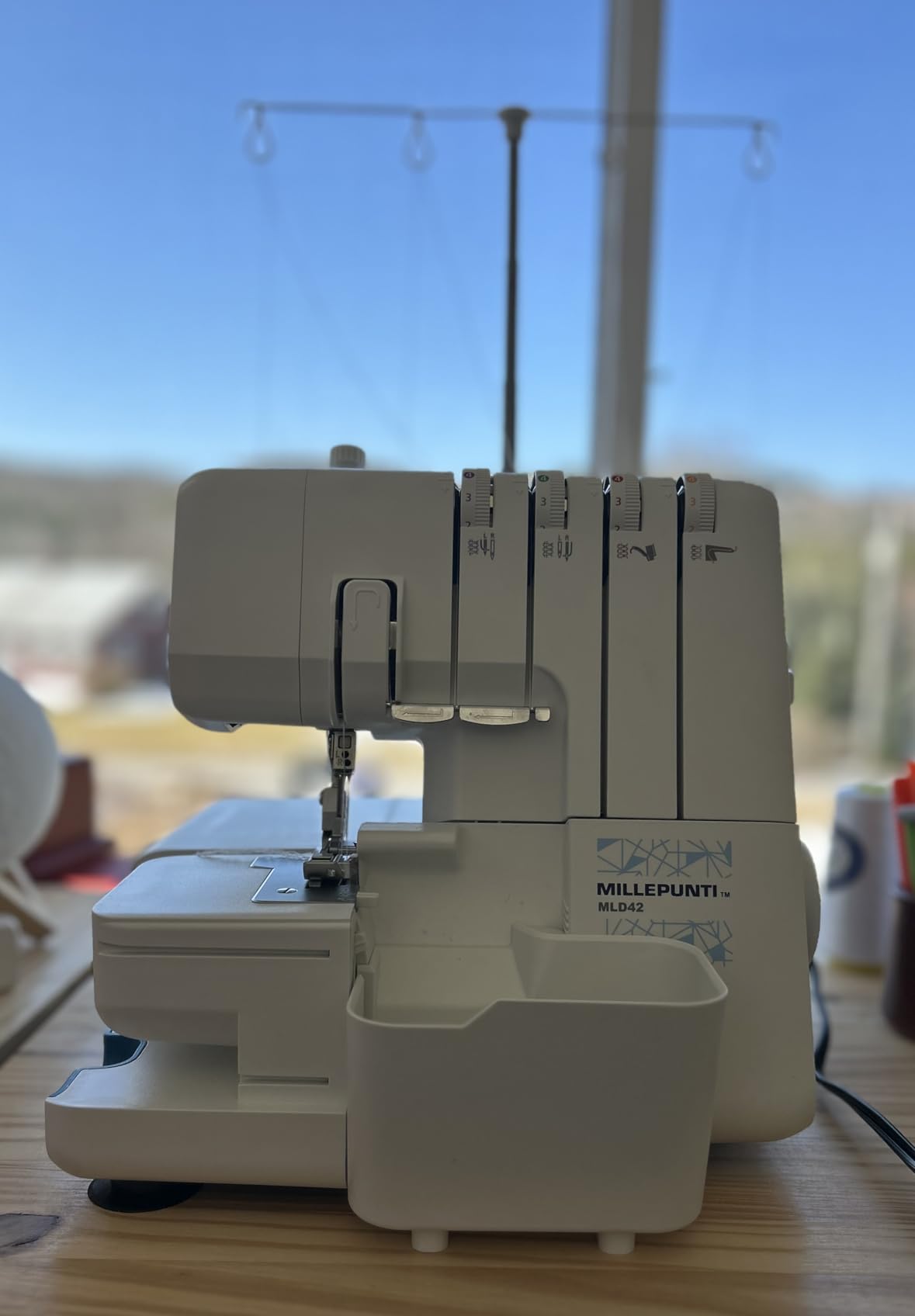 MILLEPUNTI MLD42 Serger 1300 Stitches Per Minute, 12 Built-in Stitches, 2-3-4 Thread Capability, Detachable Trim Trap, Metal Frame Serger Overlock Machine, Adjustable Differential Feed, Accessory Kit customer photo 1