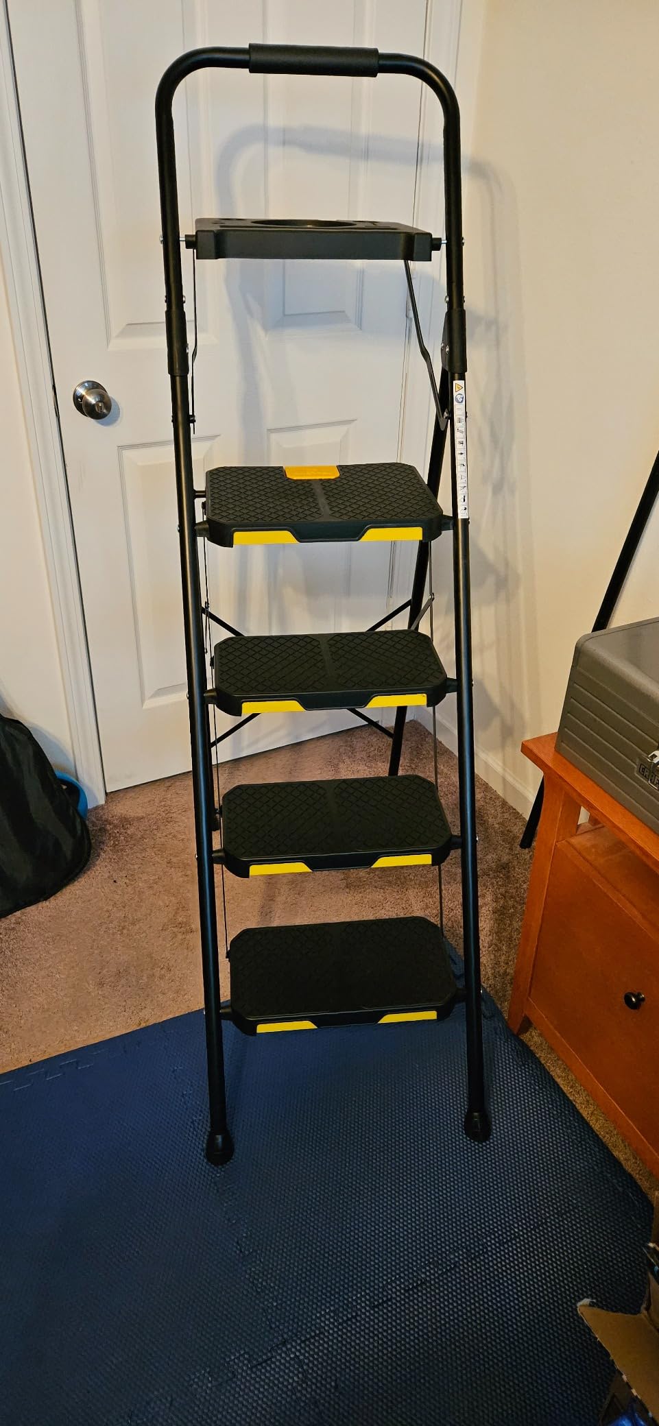KINGRACK 4 Step Ladder with Tool Platform, Folding Step Stool with Wide Pedal, Safety Locking, Sturdy Steel Ladder Portable Safety Ladder for Painting Home Outdoor Garage customer photo 2