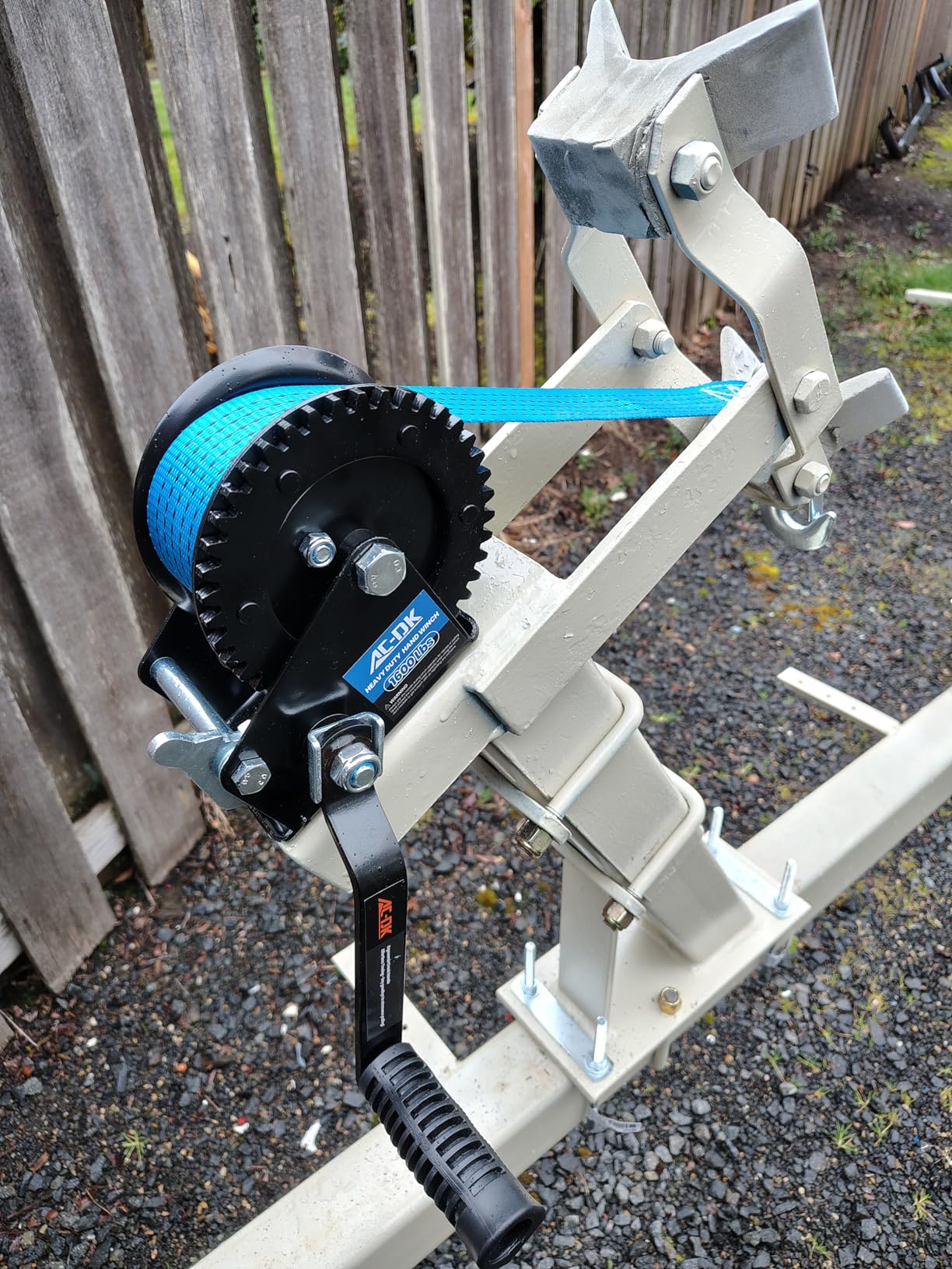 1600lbs Heavy Duty Boat Trailer Winch with 26FT Strap, 2-Way Ratchet & 4:1 Gear Trailer Winch, Portable Hand Crank Winch for Boat, Truck, Trailer, RV, ATV, Jet Ski customer photo 1