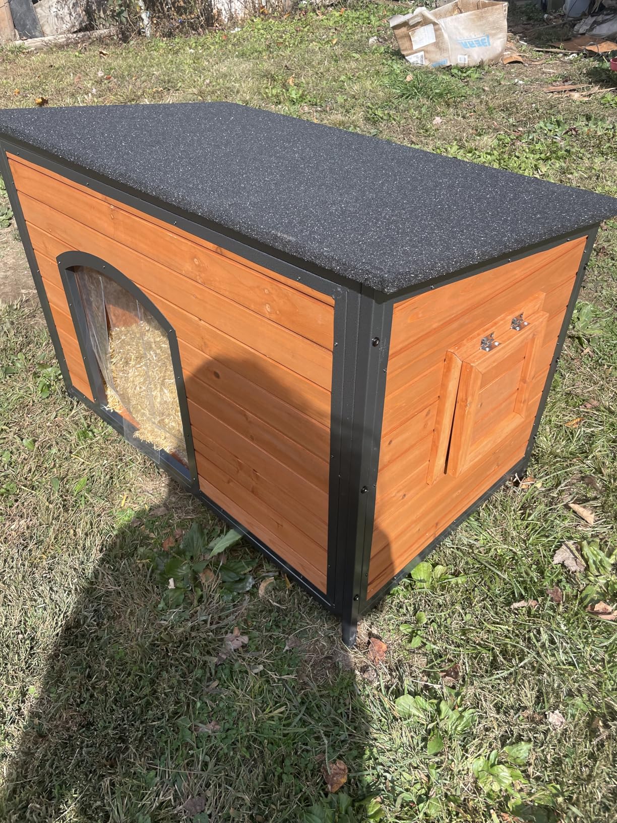 FunXplore Dog House Outdoor Insulated 43.3