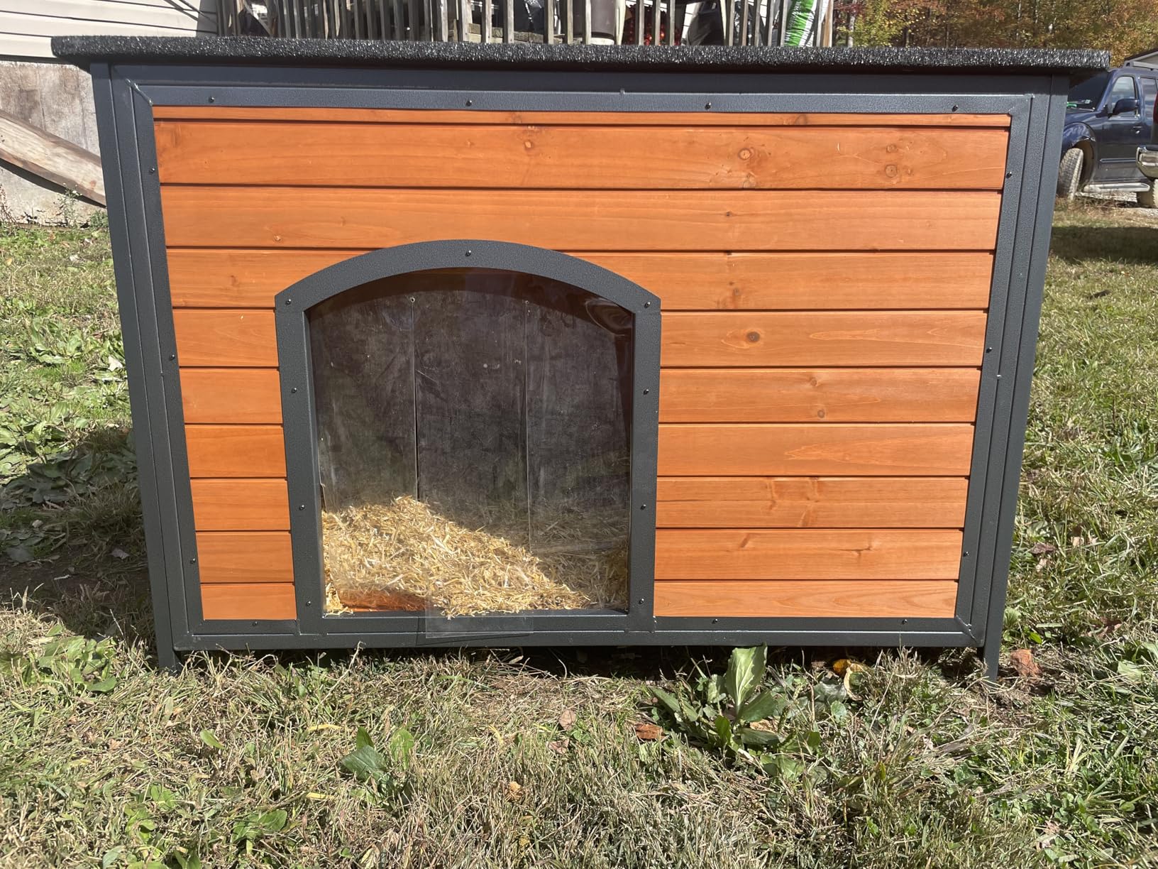 FunXplore Dog House Outdoor Insulated 43.3