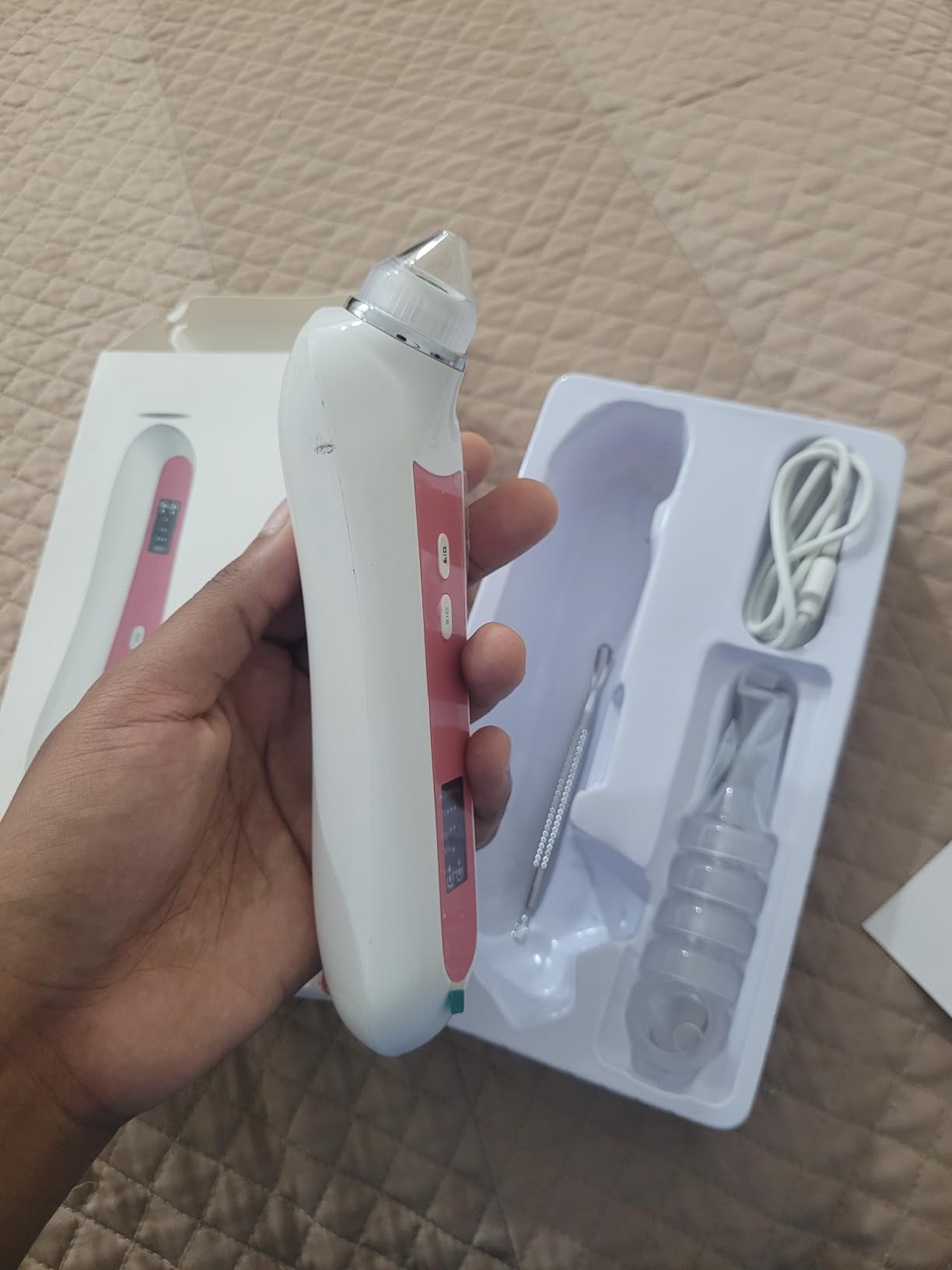 Blackhead Remover Vacuum, USB Interface Type Pore Vacuum, Black Head Extractions Tool with Camerafor, Men and Women Pore Cleaner, 3 Adjustment Modes & 6 Suction Heads(Light Pink) customer photo 1
