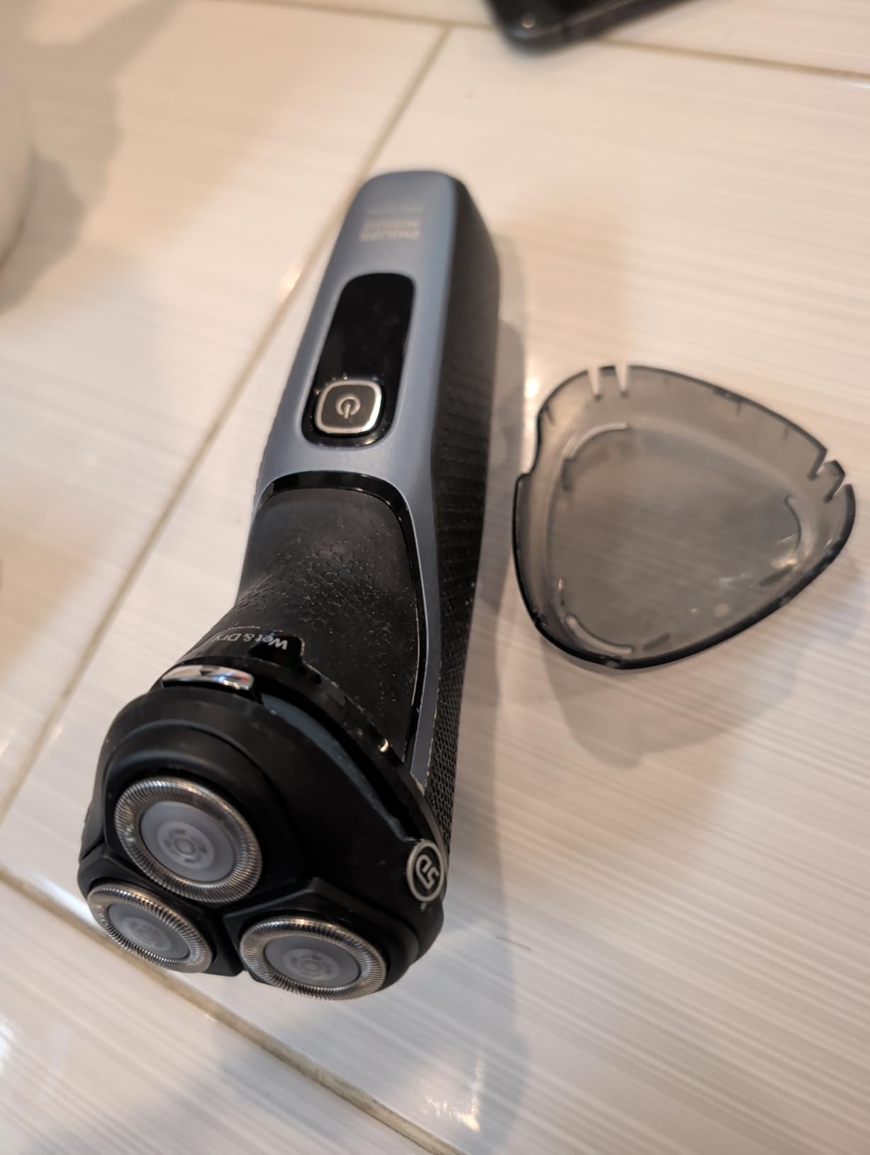 Philips Norelco Shaver 3600 Series, Wet and Dry Electric Shaver, P-Cap, Travel Pouch, Storm Blue, Model S3243/91 customer photo 1