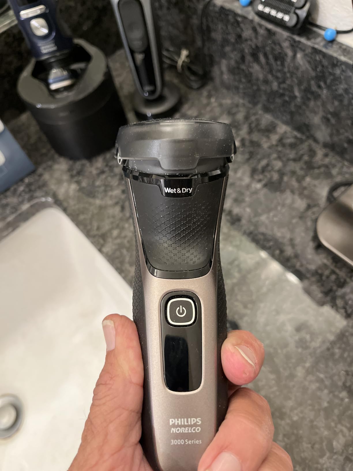 Philips Norelco Shaver 3000 Series, Wet and Dry Electric Shaver, P-Cap, Travel Pouch, Ash Gold, Model S3242/90 customer photo 1