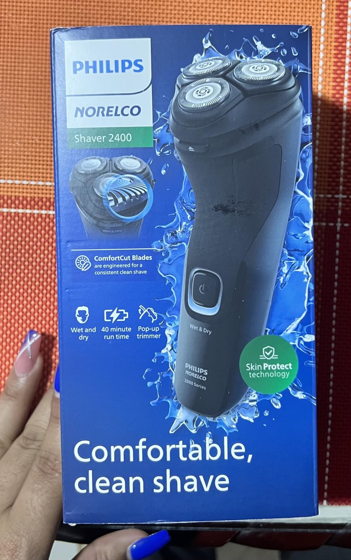 Philips Norelco Shaver 2400 Series, Wet and Dry Electric Shaver, Pop-up Trimmer, P-Cap, Deep Black, Model X3001/90 customer photo 2