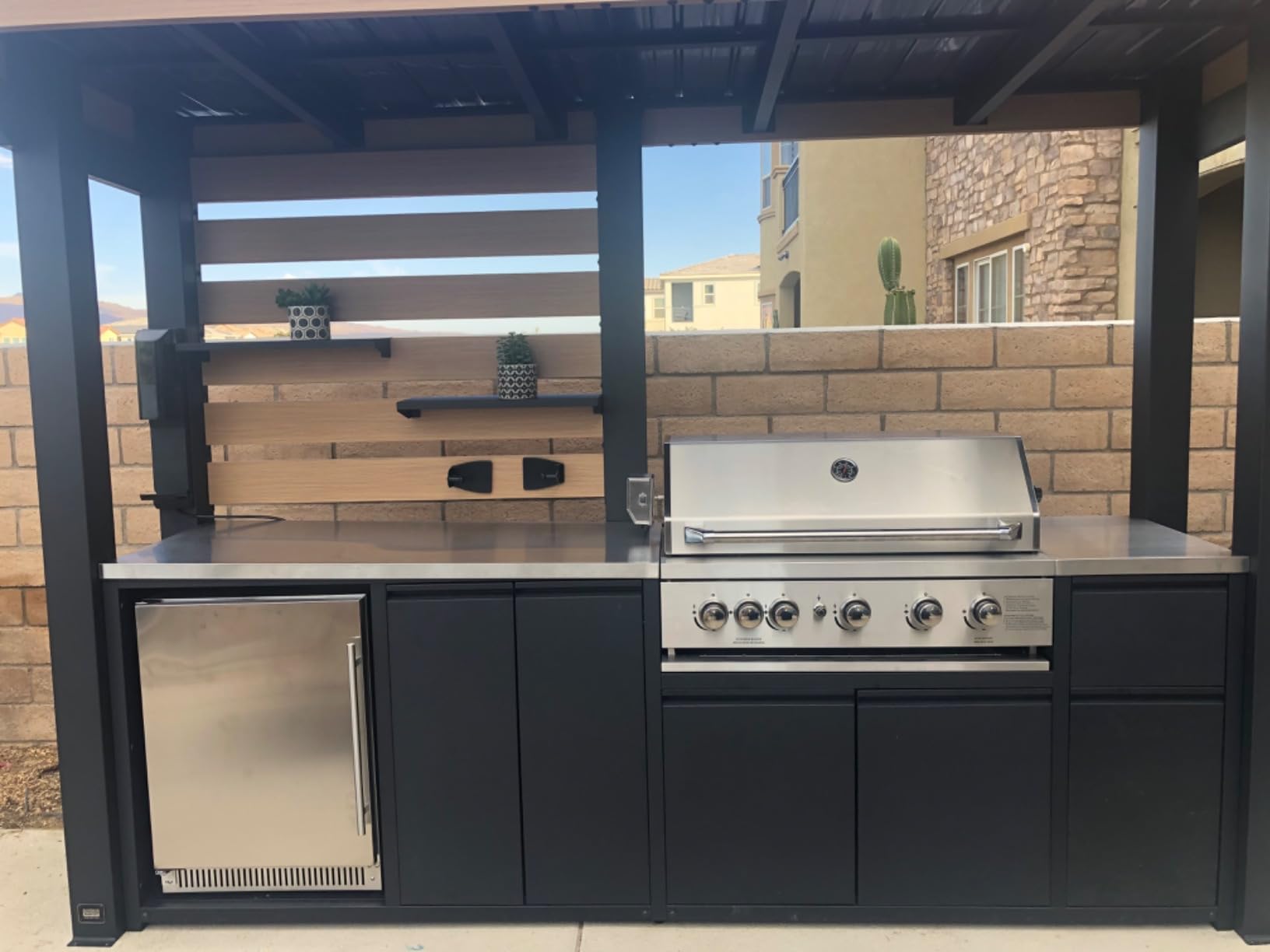 Backyard Discovery Fusion Flame Galvanized Steel Covered Outdoor Kitchen with 5-Burner Stainless, Grill, Refrigerator, Countertop, Storage, and, Roof for All-Season Outdoor Cooking, electric customer photo 2