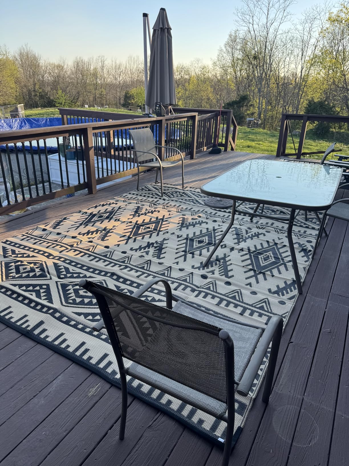 OLANLY Outdoor Rug Waterproof 5'x8', Reversible Outdoor Plastic Straw Rug, Boho Patio Rug, Indoor Outdoor Carpet, RV Mat Outside for Patio, Camp, Picnic, Balcony, Deck, Backyard, Black & White customer photo 2