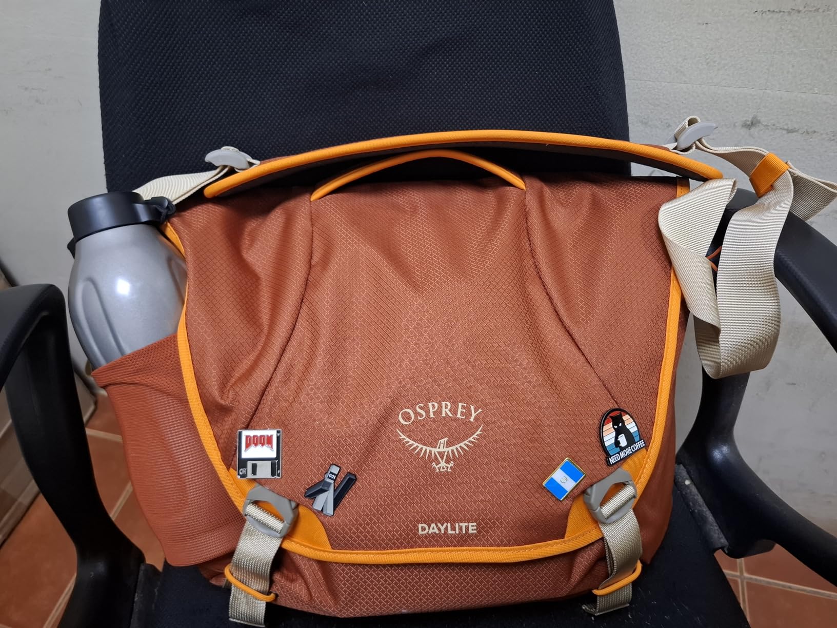 Osprey Daylite 12L Messenger Bag - Durable Crossbody Shoulder Bag with Laptop Sleeve and Bottle Pocket customer photo 2