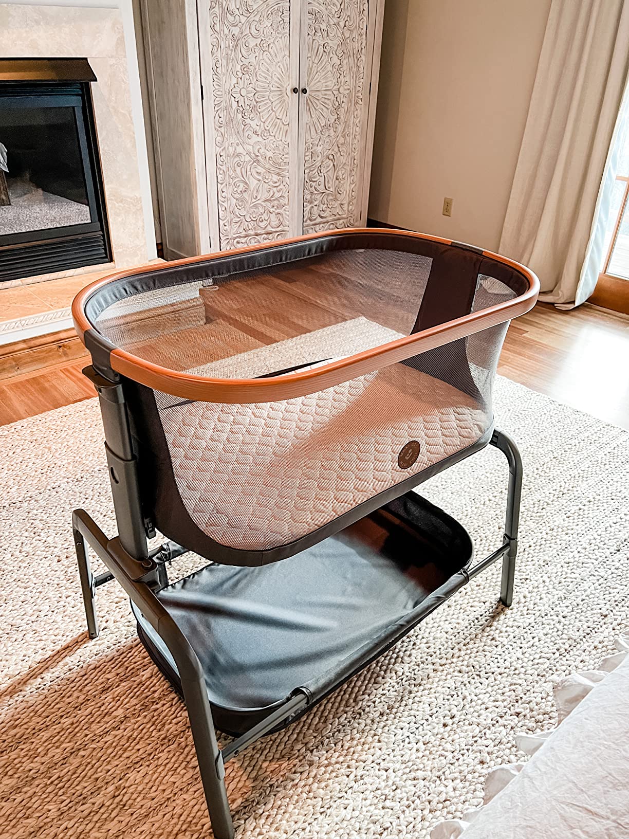 Maxi-Cosi Iora Baby Bassinets Bedside Sleeper, Portable Bassinet, Infant Bedside Sleeper Crib, Height Adjustable, Breathable Mesh, Large Storage Basket, Classic Slate customer photo 2