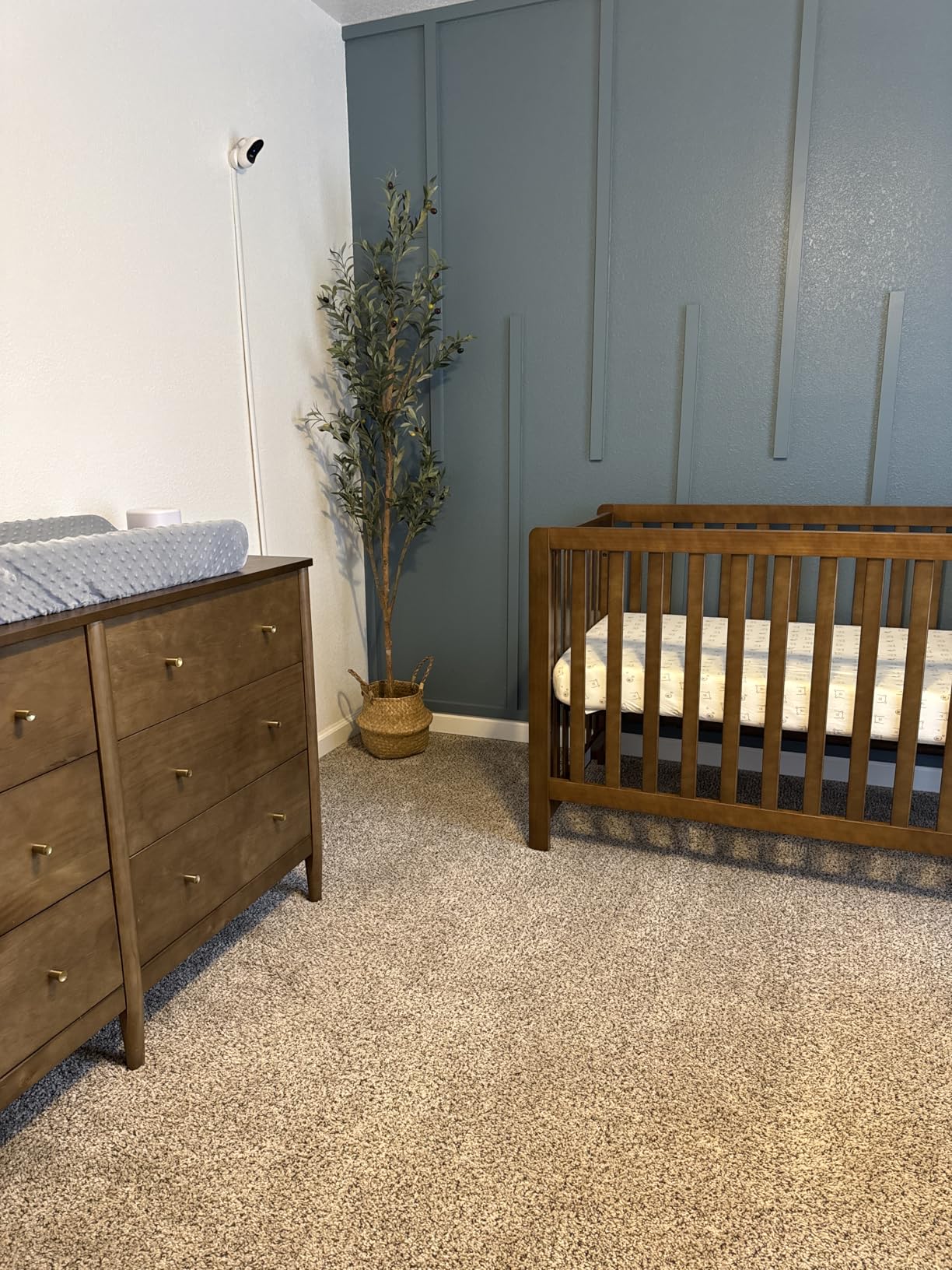Carter's by Davinci Colby 4-in-1 Low-Profile Convertible Crib in Walnut, Greenguard Gold Certified customer photo 1