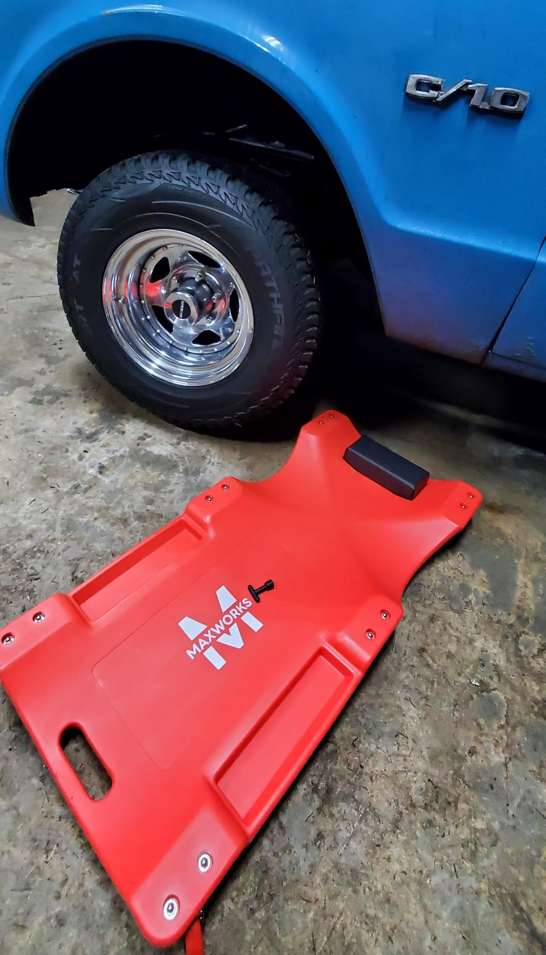 MAXWORKS 50874 40 Inch Plastic Rolling Garage Creeper with Padded Headrest and Dual Tool Trays, 300 Lbs customer photo 1
