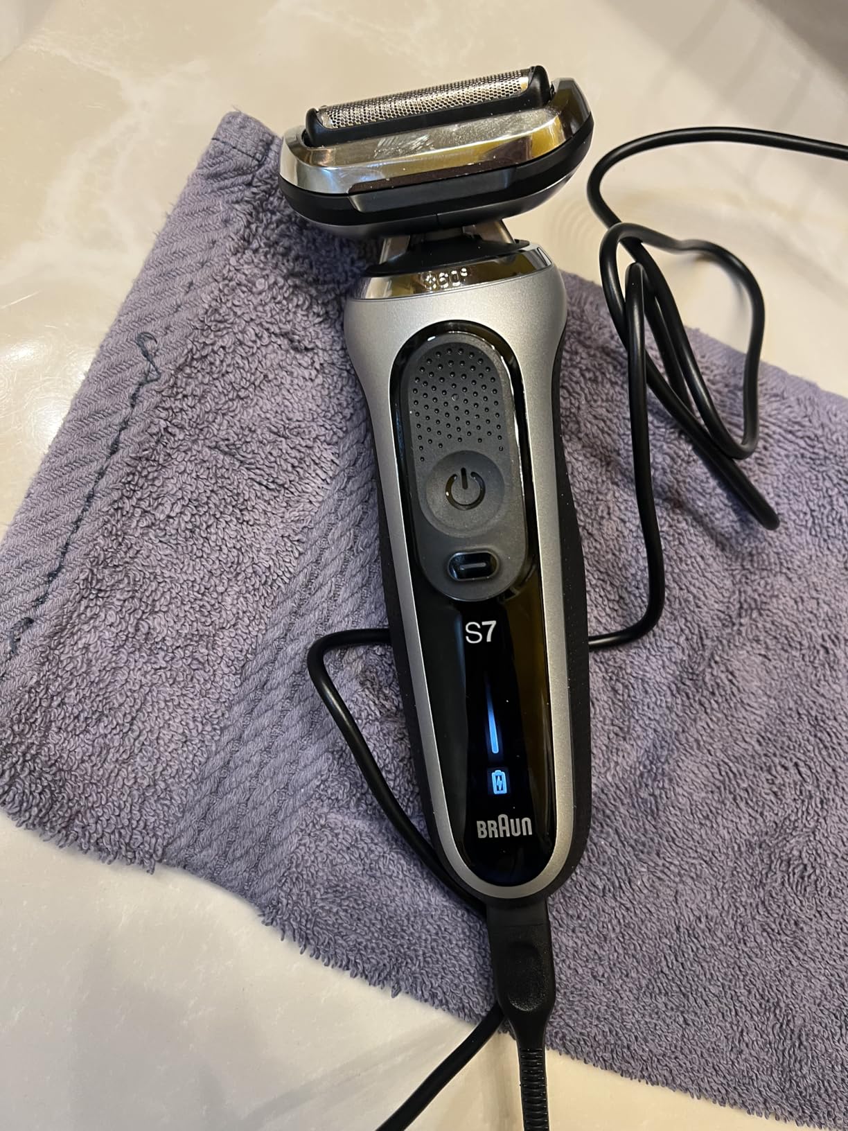 Braun Electric Shaver for Men, Series 7 7185cc, Waterproof, Wet & Dry Shave, Shaving Kit with SmartCare Center and Beard Trimmer customer photo 2