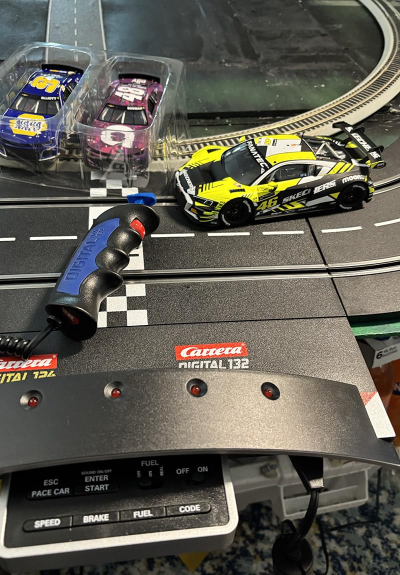 Carrera Digital 132 20030042 NASCAR Daytona Challenge 1:32 Scale Slot Car Racing Track Set - Includes Two 1:32 Scale Digital Cars & Two Speed Controllers Ages 8+ customer photo 1