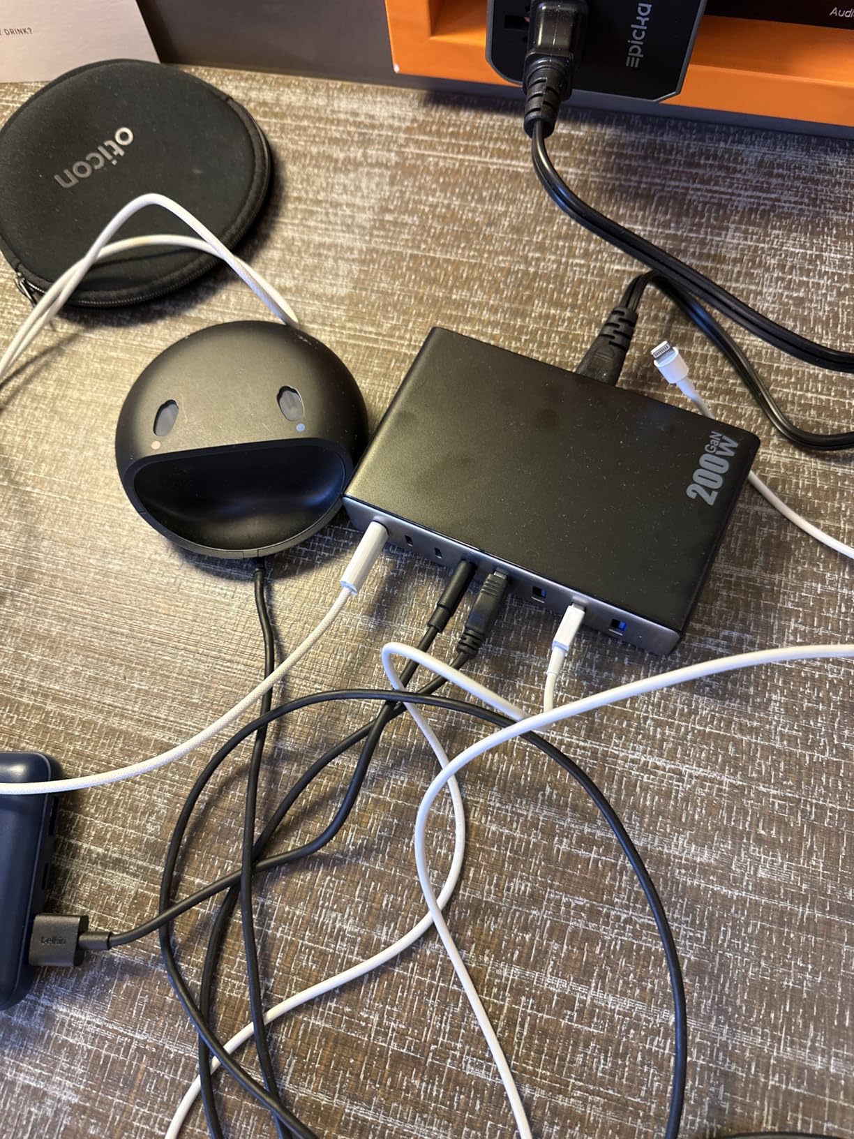 USB C Charger 200W USB C Charger Block,Upgraded GaN III 8-Port Fast Charging Station Hub,PD 65W Laptop Charging Adapter Compatible with MacBook Pro/Air,DELL,Steam Deck,iPhone 16/15/14,Galaxy S23/22 customer photo 1
