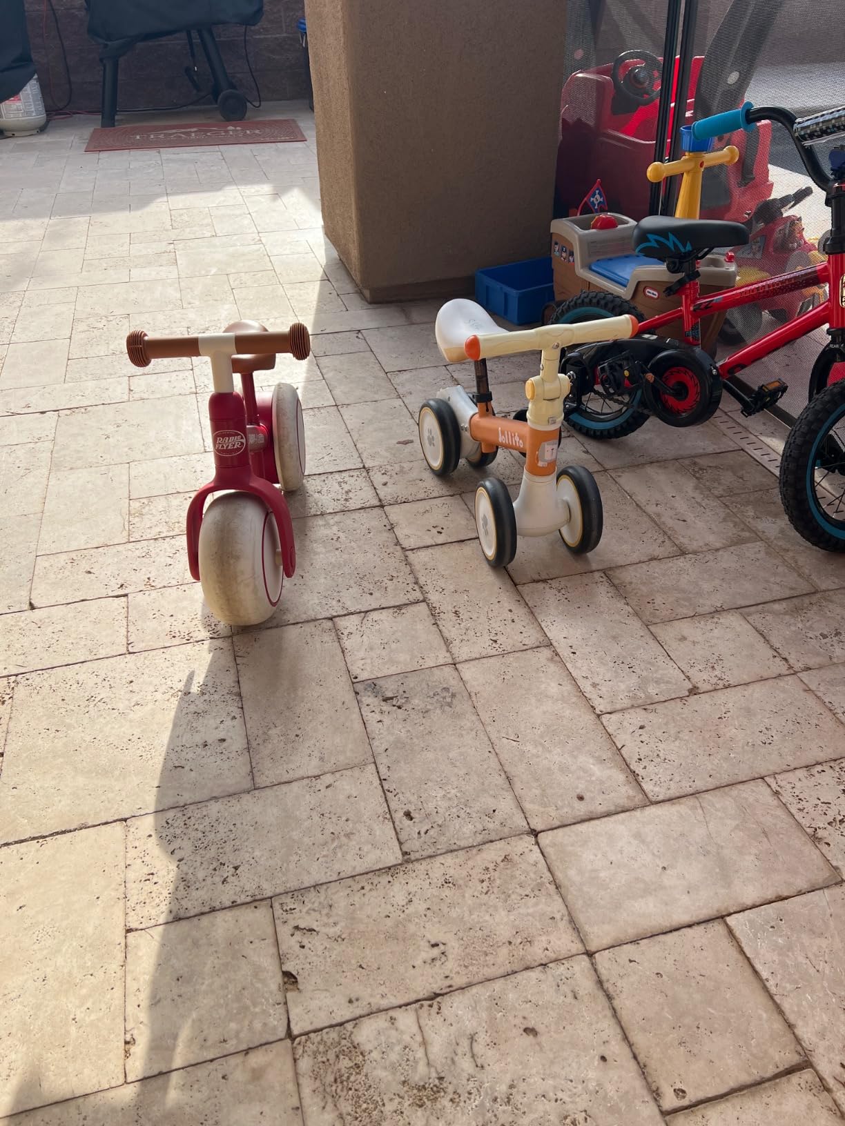 Radio Flyer Steady Start Balance Bike, Red, for Kids Ages 1-3, Pedal Free for Quick Learning, Wide Front and Dual Rear Tires, Tool-Free Adjustable Seat, Quiet Ride Wheels, Kid & Toddler Balance Bikes customer photo 1