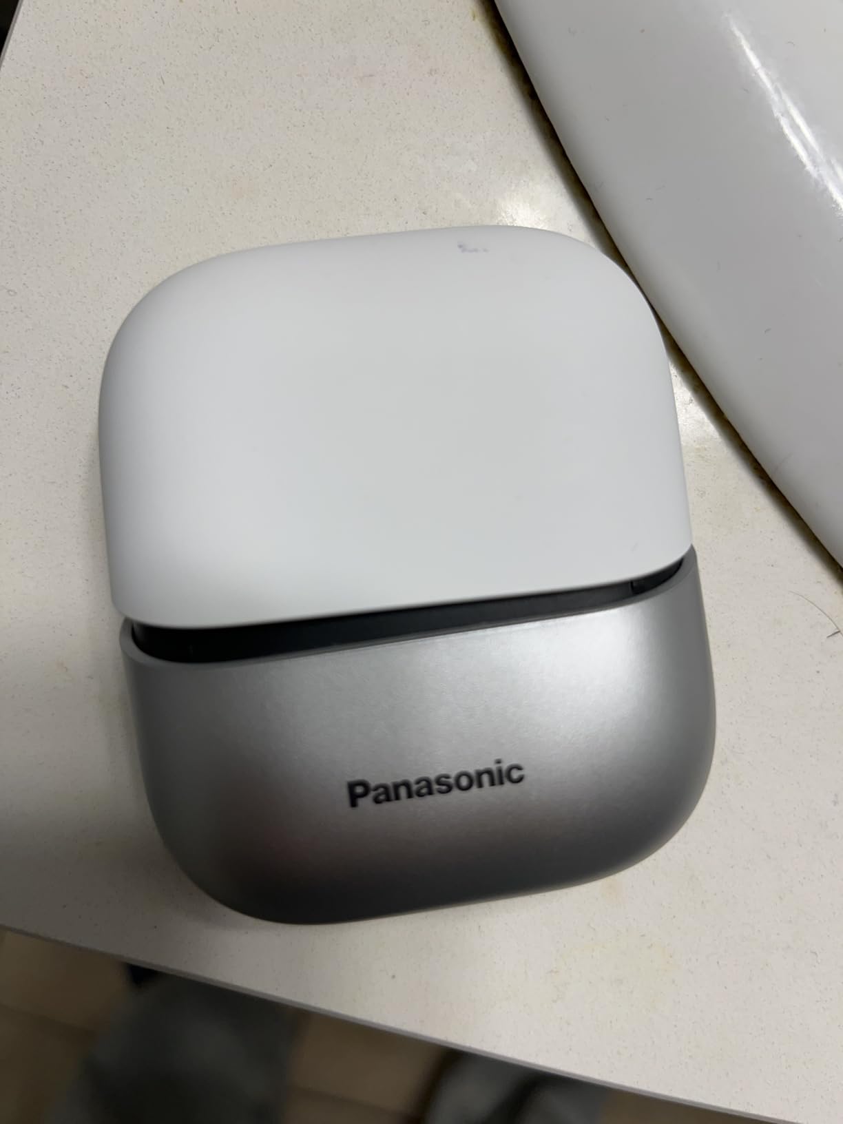 Panasonic Swipe Right Travel Shaver for Men, Portable Electric Razor with USB-C Charging, 3-Blade Cutting System and Beard Sensor Technology, Wet/Dry Use - ES-CM3A-K customer photo 1