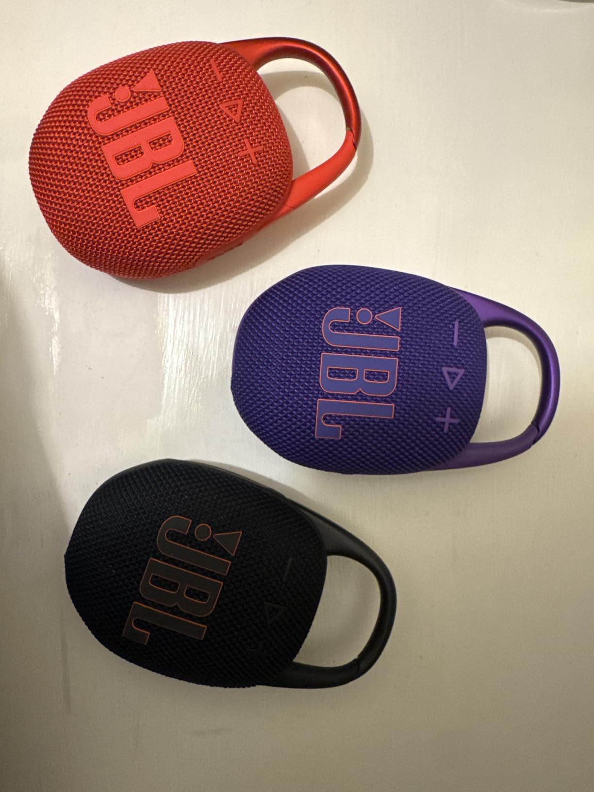 JBL Clip 5 - Ultra-Portable, Waterproof & Dustproof Bluetooth Speaker, Big JBL Pro Sound with Punchy bass, Integrated Carabiner, Up to 12 Hours of Play, Made in Part with Recycled Materials (Black) customer photo 1