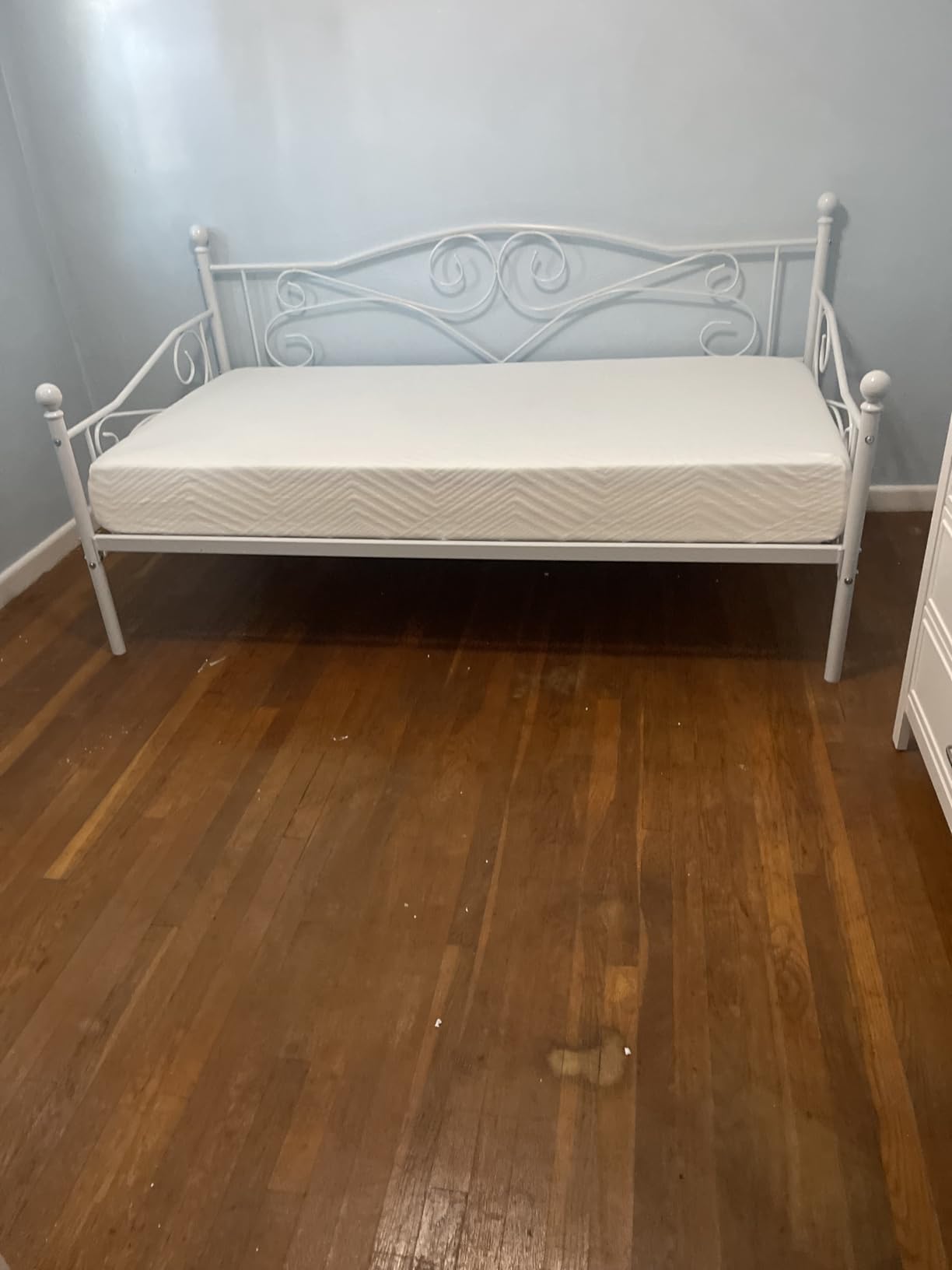 VECELO Daybed Frame, Twin Size Metal Platform Bed with Headboard, Heavy Duty Steel Slats Support for Living Room Bedroom Guest Room, Easy Assembly customer photo 2
