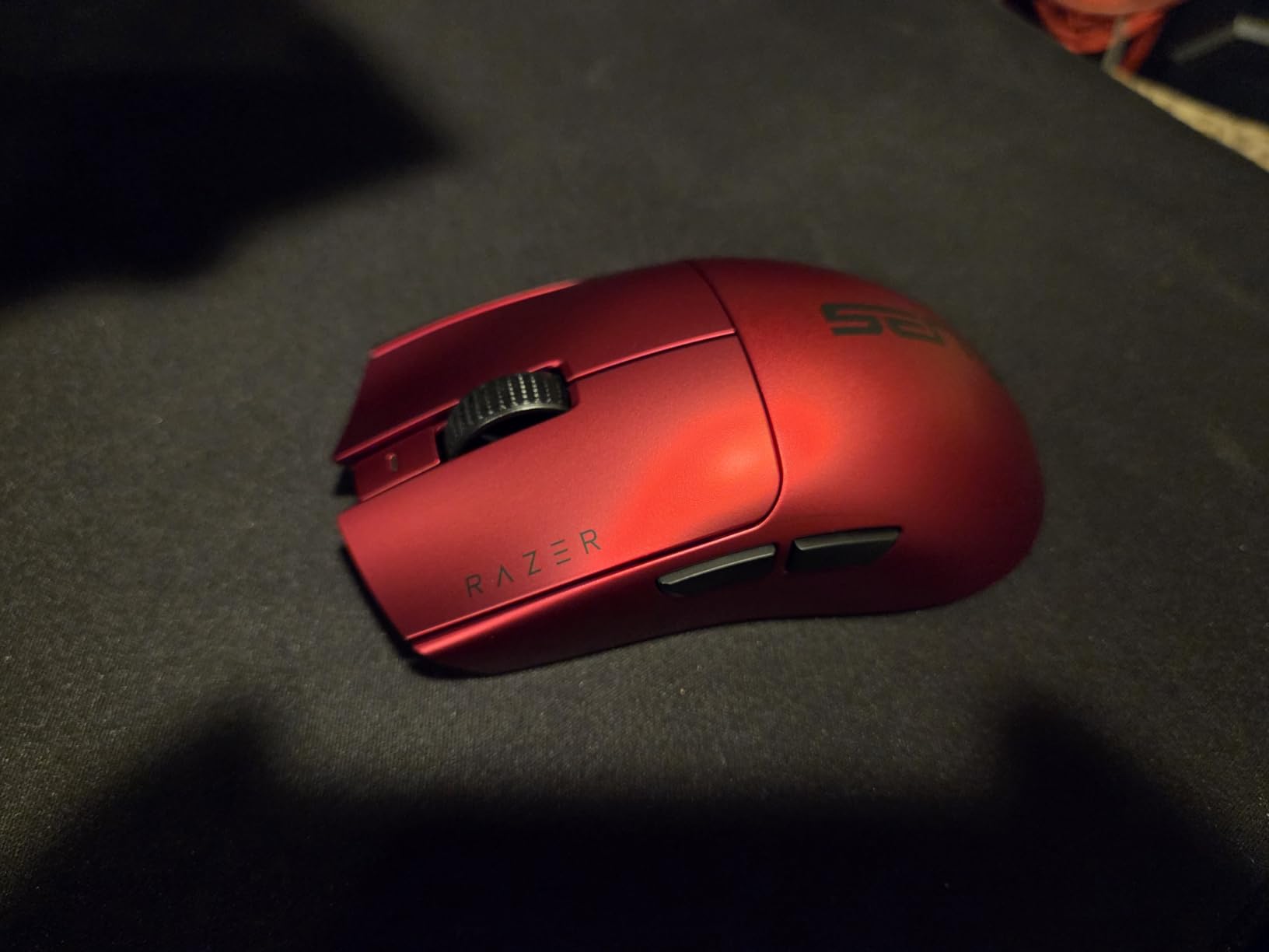 Razer Viper V3 Pro Wireless Esports Gaming Mouse: Symmetrical - 54g Lightweight - 8K Polling - 35K DPI Optical Sensor - Gen3 Optical Switches - 8 Programmable Buttons - 95 Hr Battery - Black customer photo 2