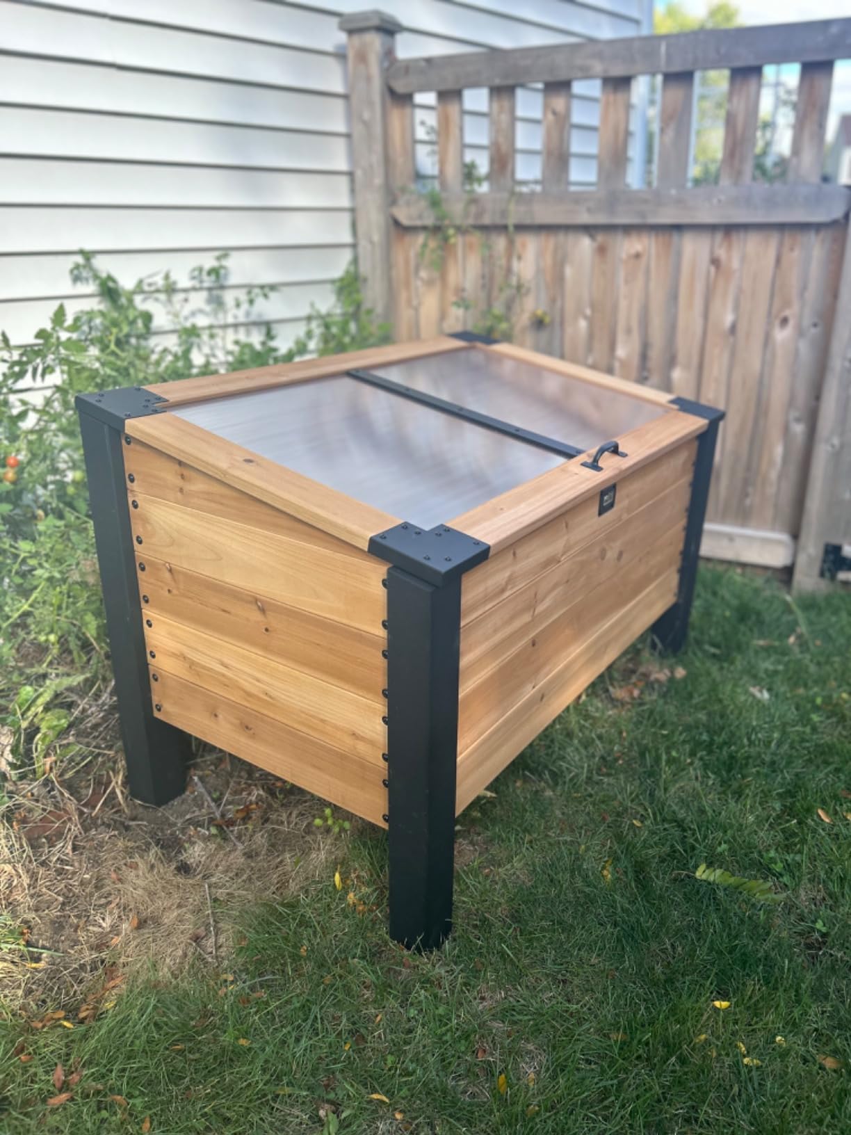 Backyard Discovery Aggie 4' x 2' Cedar Wood Cold Frame Portable Mini Greenhouse, Raised Garden Planter with Temperature-Activated Polycarbonate Lid, Mesh Drainage for Year-Round Outdoor Gardening customer photo 1