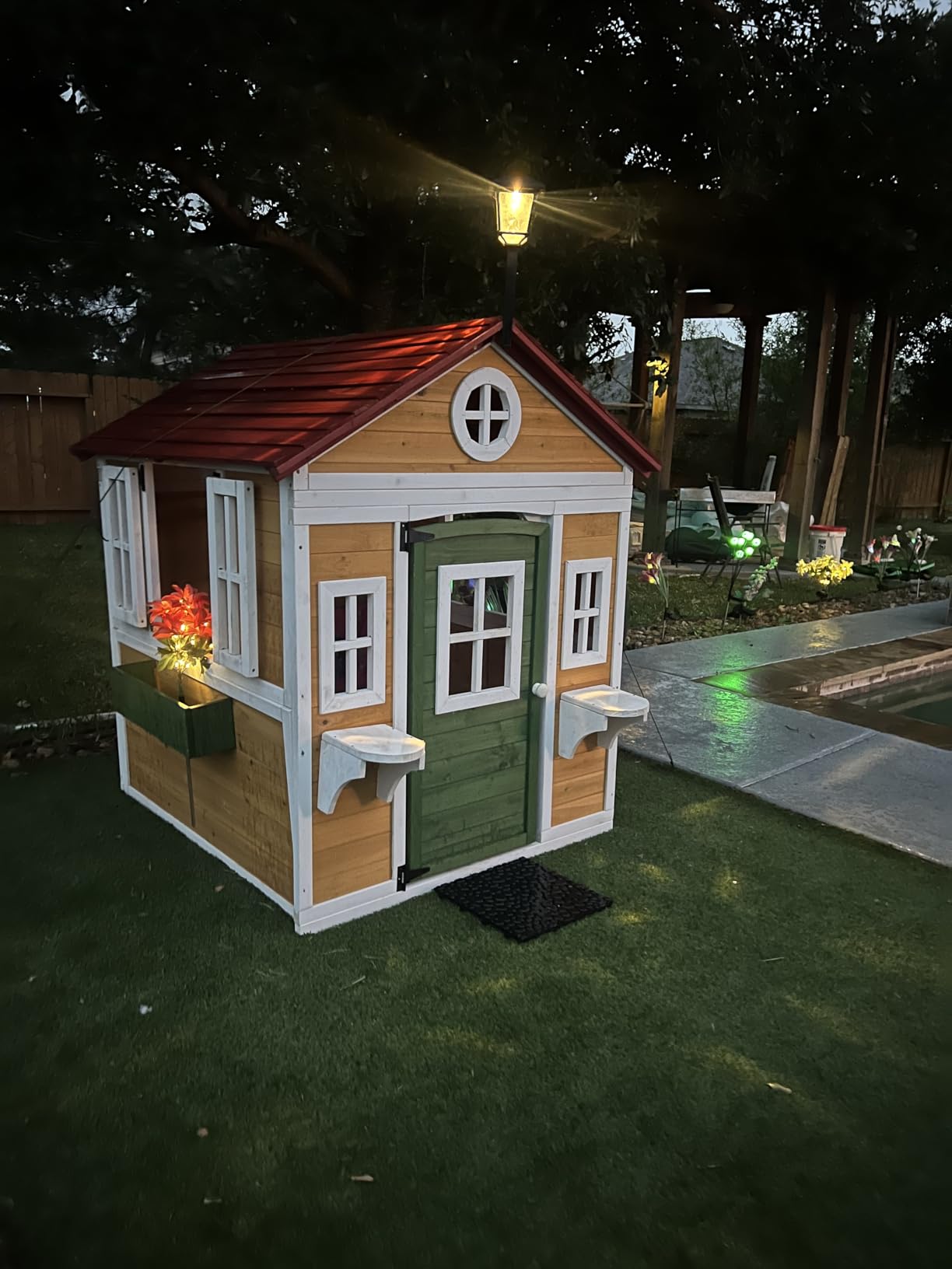 Outsunny Outdoor Kids Playhouse, Wooden Playhouse with Dutch Door, Windows, Flower Holders and Boxes for Toddlers 3-8 Years, Cottage Play House for Backyard, DIY Chicken Coop, Beige customer photo 1